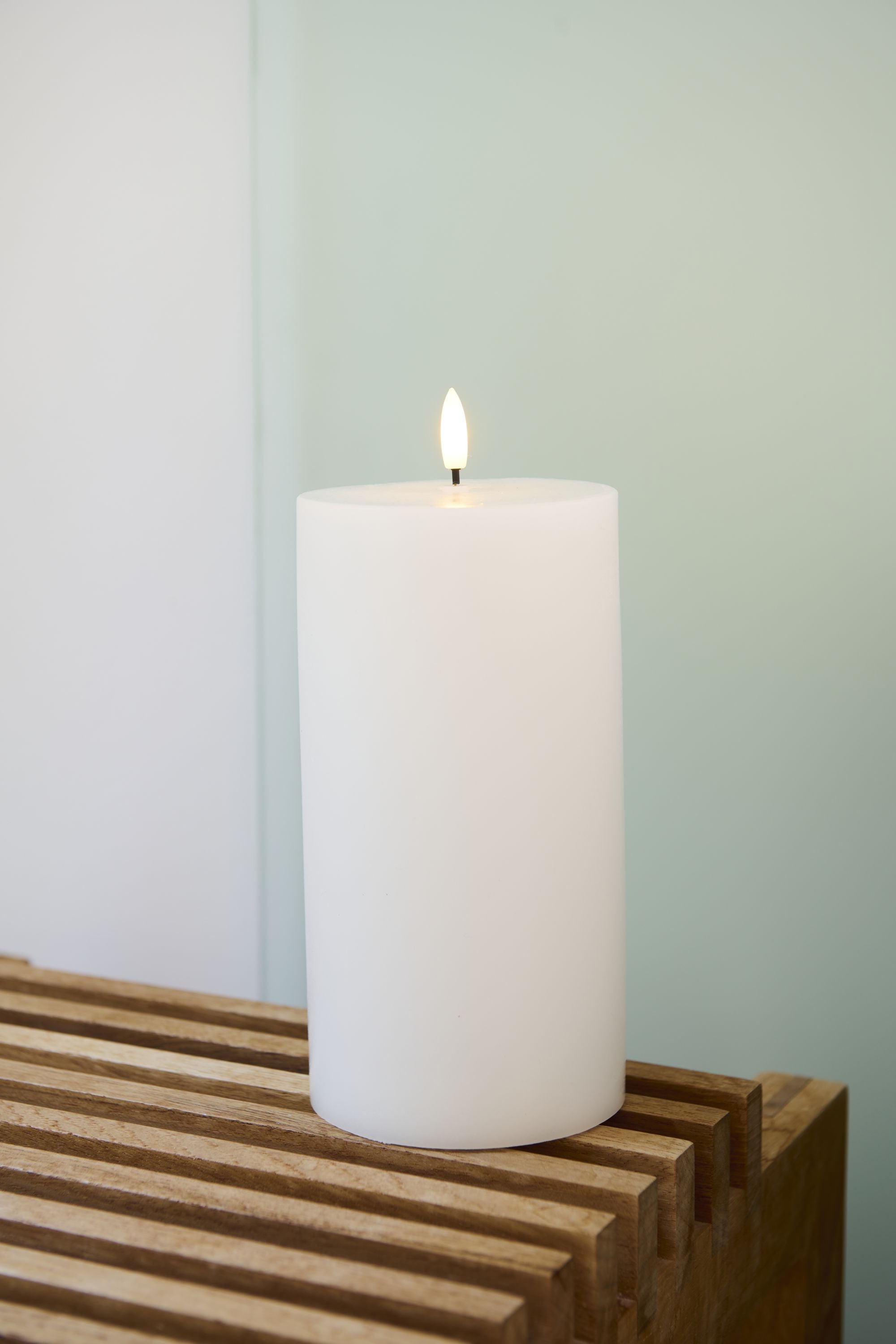 Sirius Sille wiederaufladbare LED -Kerzen weiß, Ø10x H20 cm