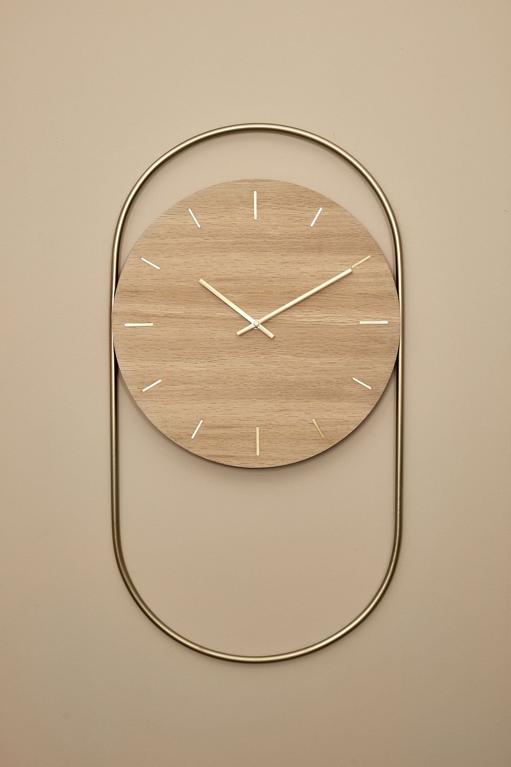 Meubles Andersen une horloge murale, chêne / laiton