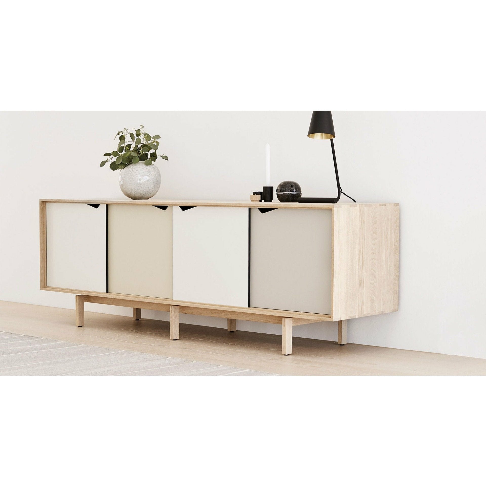 Andersen Furniture S1 Skænk Sæbebehandlet Eg, Hvide Skuffer, 200cm