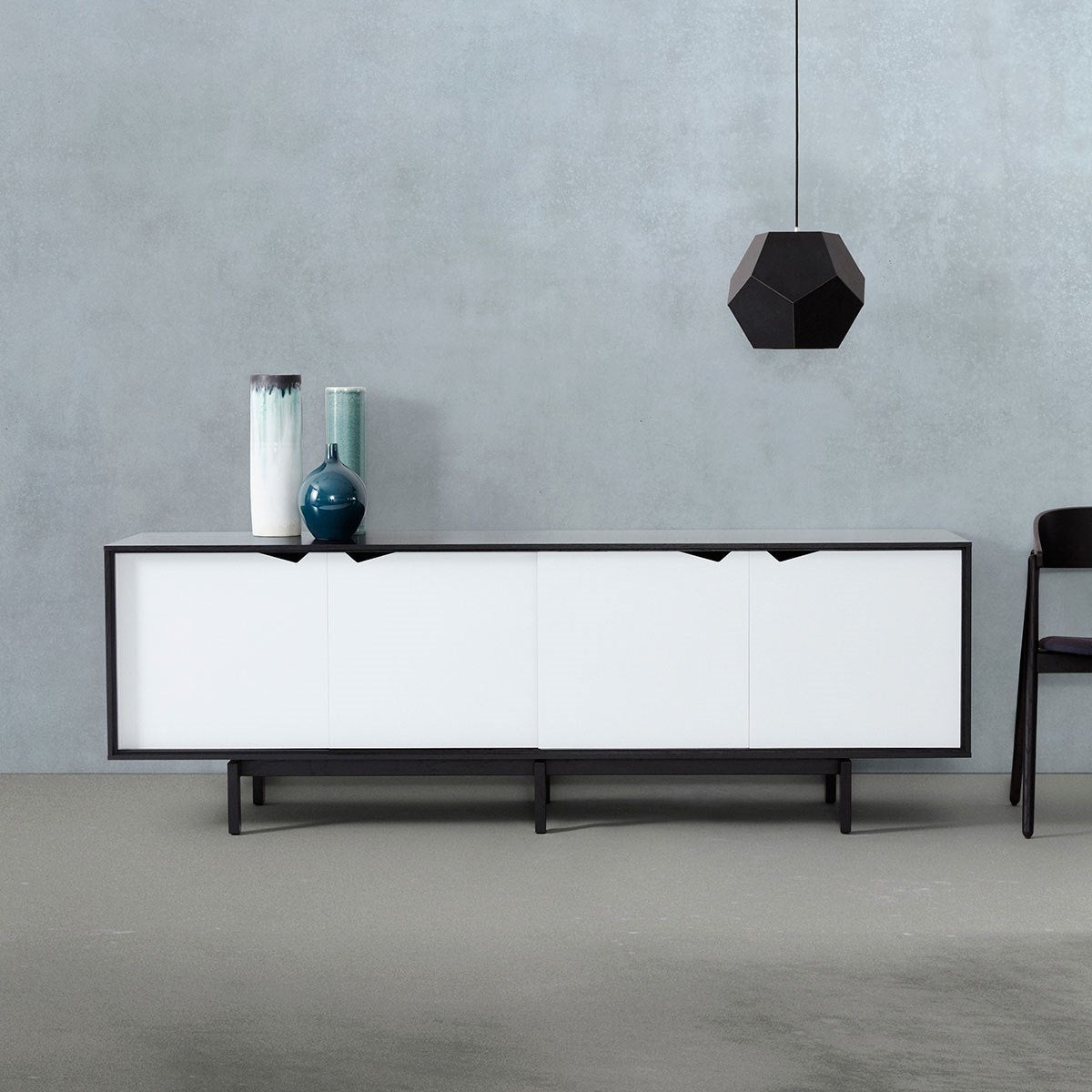 Andersen Furniture S1 Skænk Sort, Hvide Skuffer, 200cm