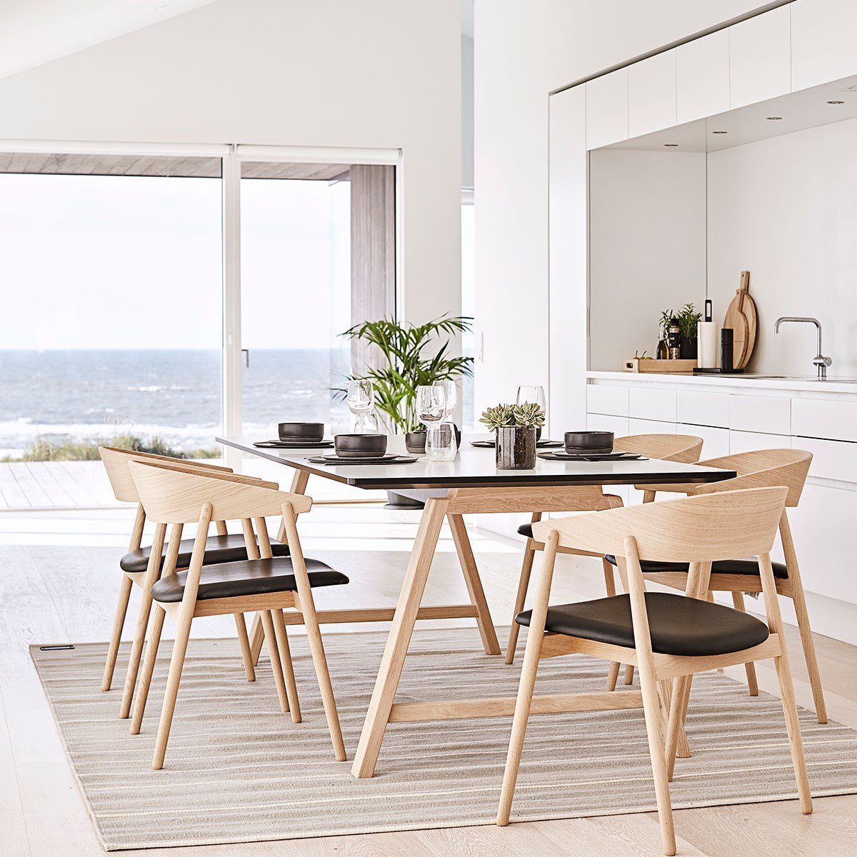 Table extensible des meubles Andersen T1, stratifié blanc, chêne savonned, 160 cm