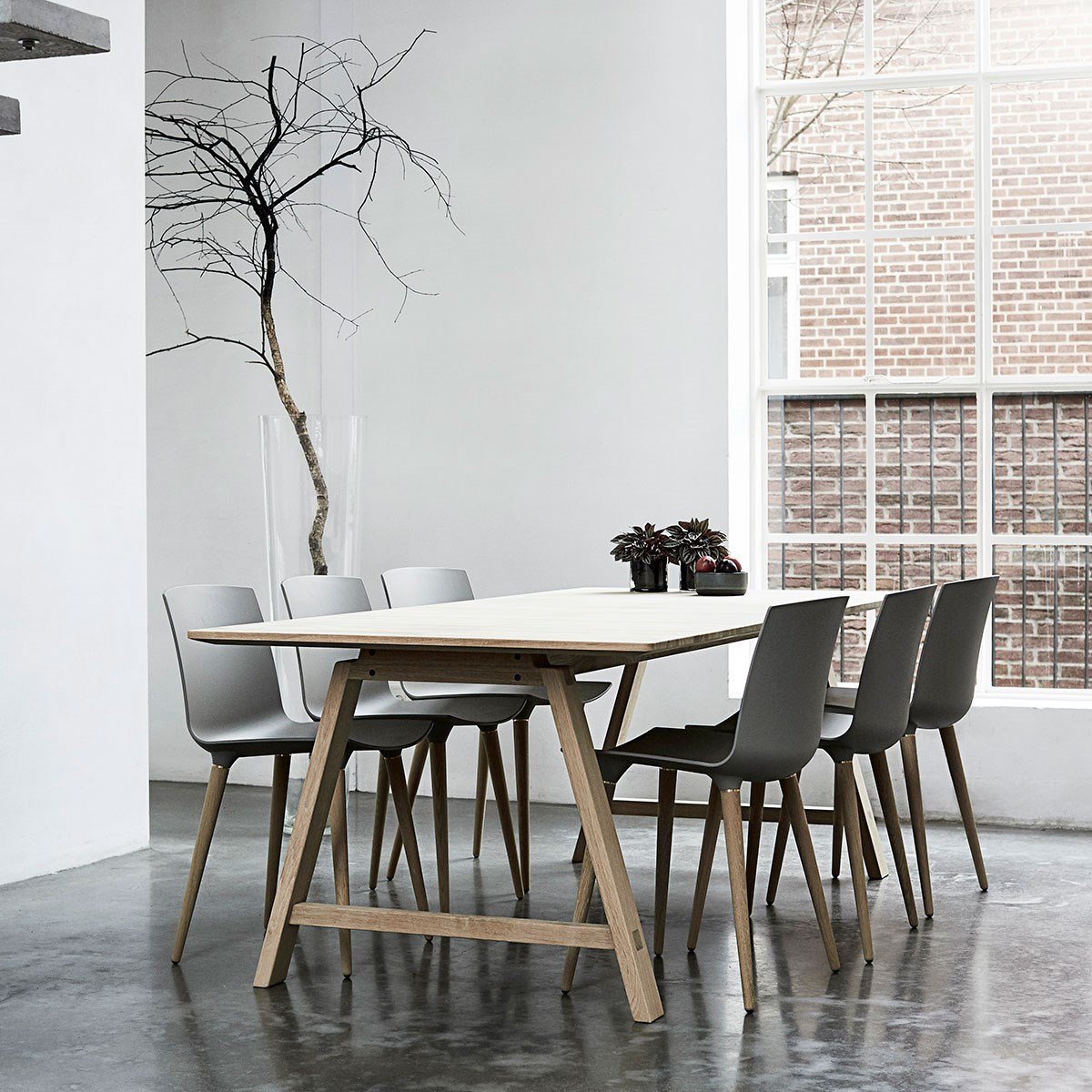 Table extensible des meubles Andersen T1, stratifié blanc, chêne savonned, 220 cm