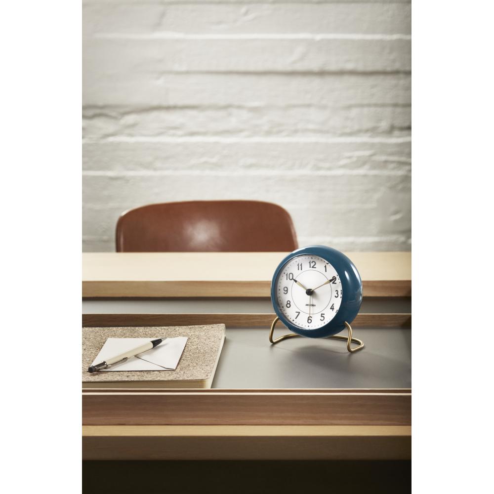 Relógio da mesa da estação Arne Jacobsen com alarme, gasolina