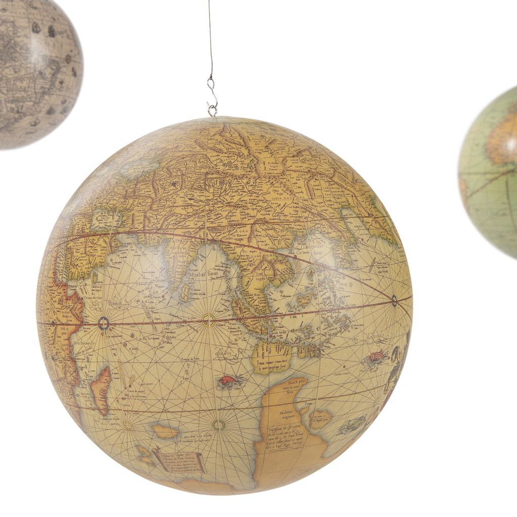 Modèles authentiques mobiles avec des globes