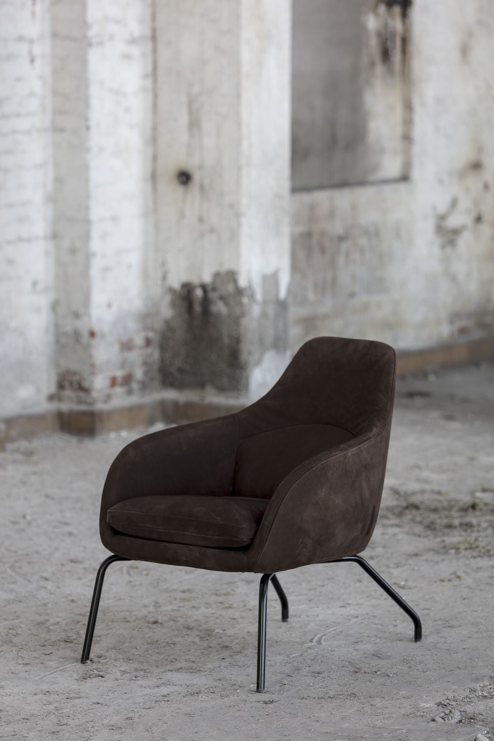 Bent Hansen Asento Lounge Stuhl, gebürsteter Stahl/schwarzer Adrian Lederrahmen