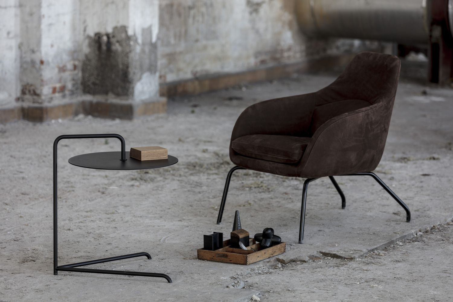 Bent Hansen Asento Lounge Stuhl, schwarzer Stahl/schwarzer Adrian Lederrahmen