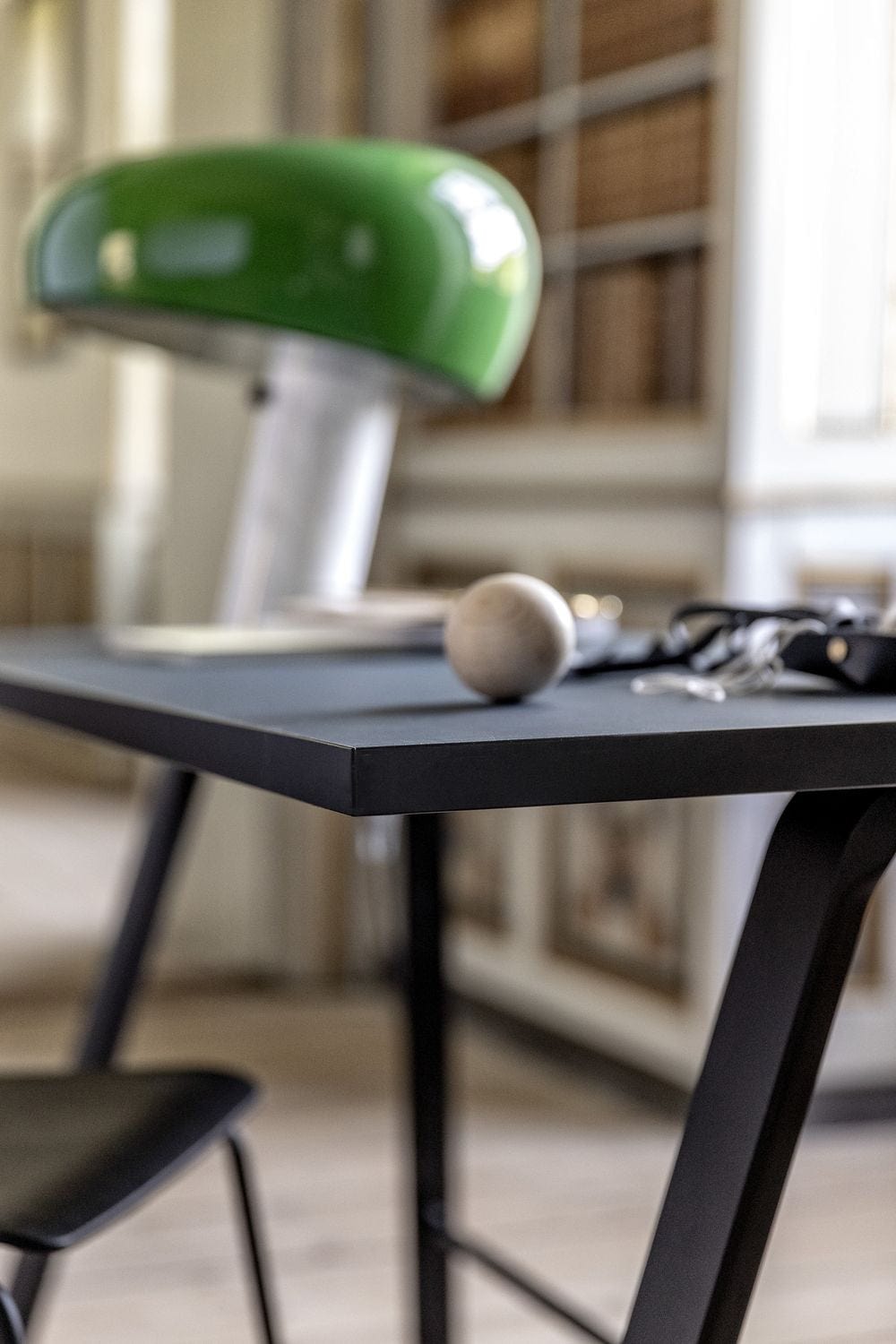 Bent Hansen Hemingway Desk mit Schubladen L 120 cm, mattlackierte Eiche/rauchblaues Linoleum
