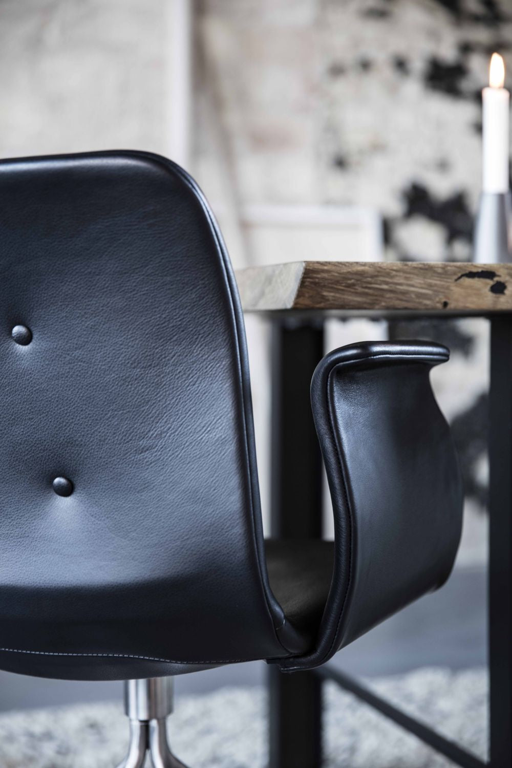 Chaise primum Hansen Bent avec accoudoirs pivotants en acier inoxydable, cuir zenso noir