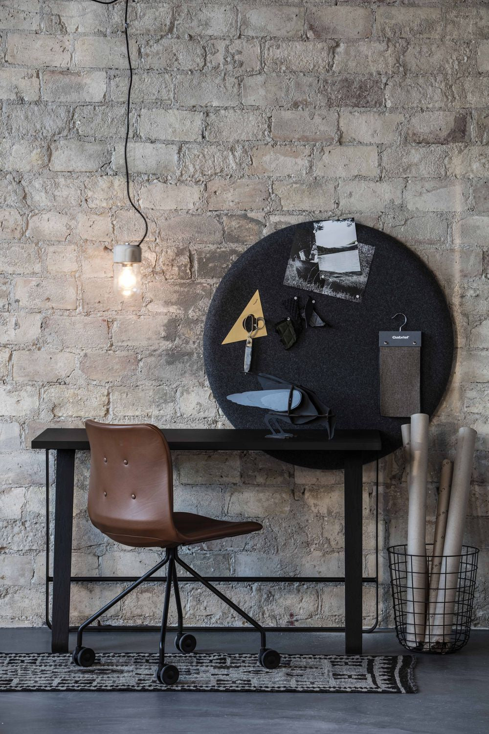 Bent Hansen Primum -stol med armstöd rostfritt stålram, Brandy Davos läder
