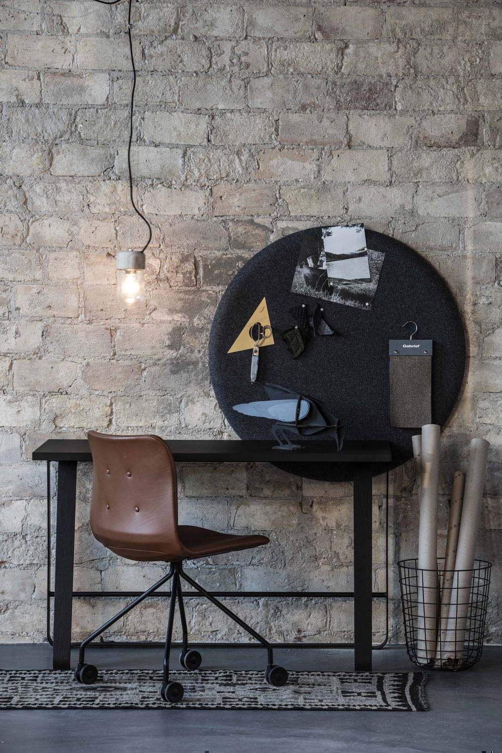 Bent Hansen Primum -stol med armstöd Black Wheel Frame, Brown Davos Leather