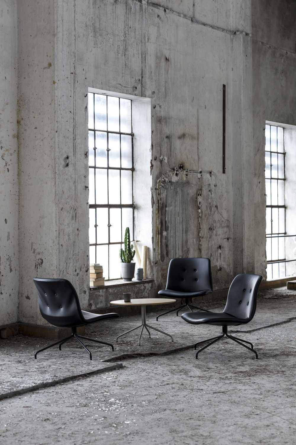 Bent Hansen Primum Lounge Stuhl mit Armlehnen, schwarzem Rahmen/schwarzes Zenso -Leder