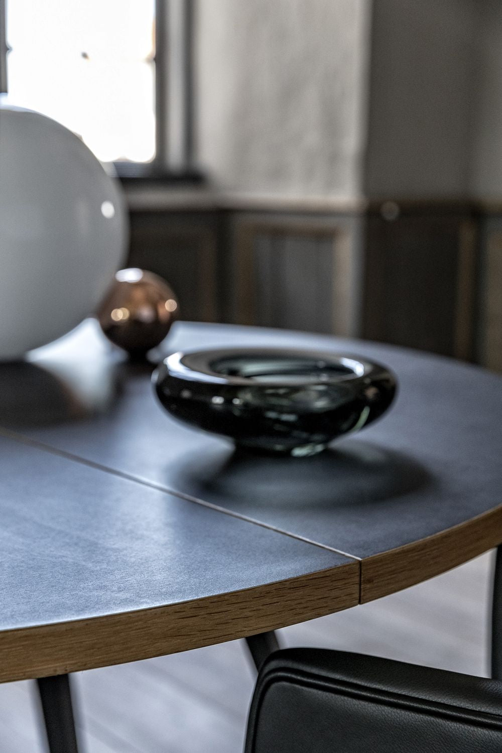 Mesa de primum de hansen doblada, patas de mesa en acero/encimera recubierto de polvo negro en linóleo negro