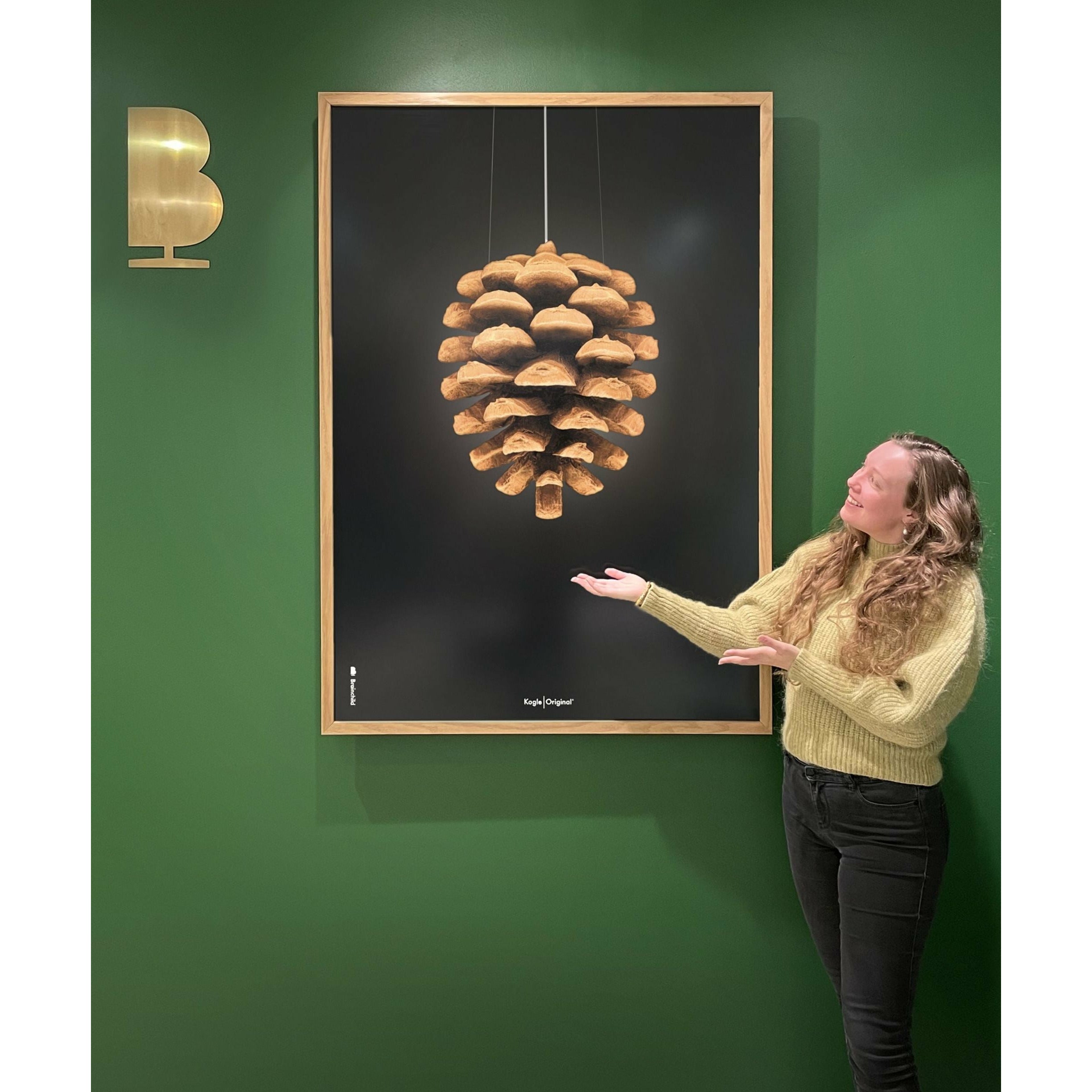 Brainchild Pine Cone Classic Poster, Frame Made Of Dark Wood 70x100 Cm, Black Background