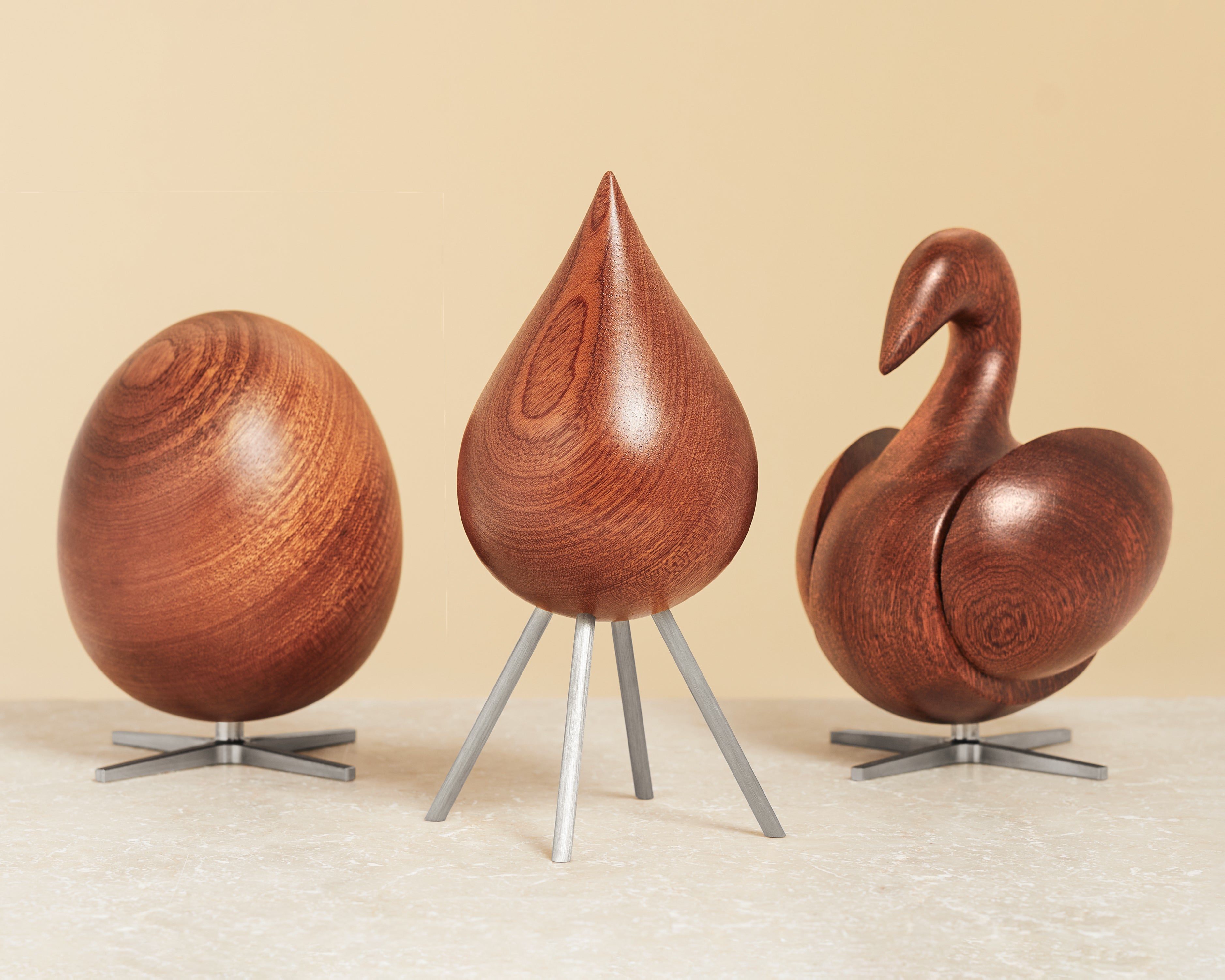 Plaushild Drop de madera Figura de madera, base de acero