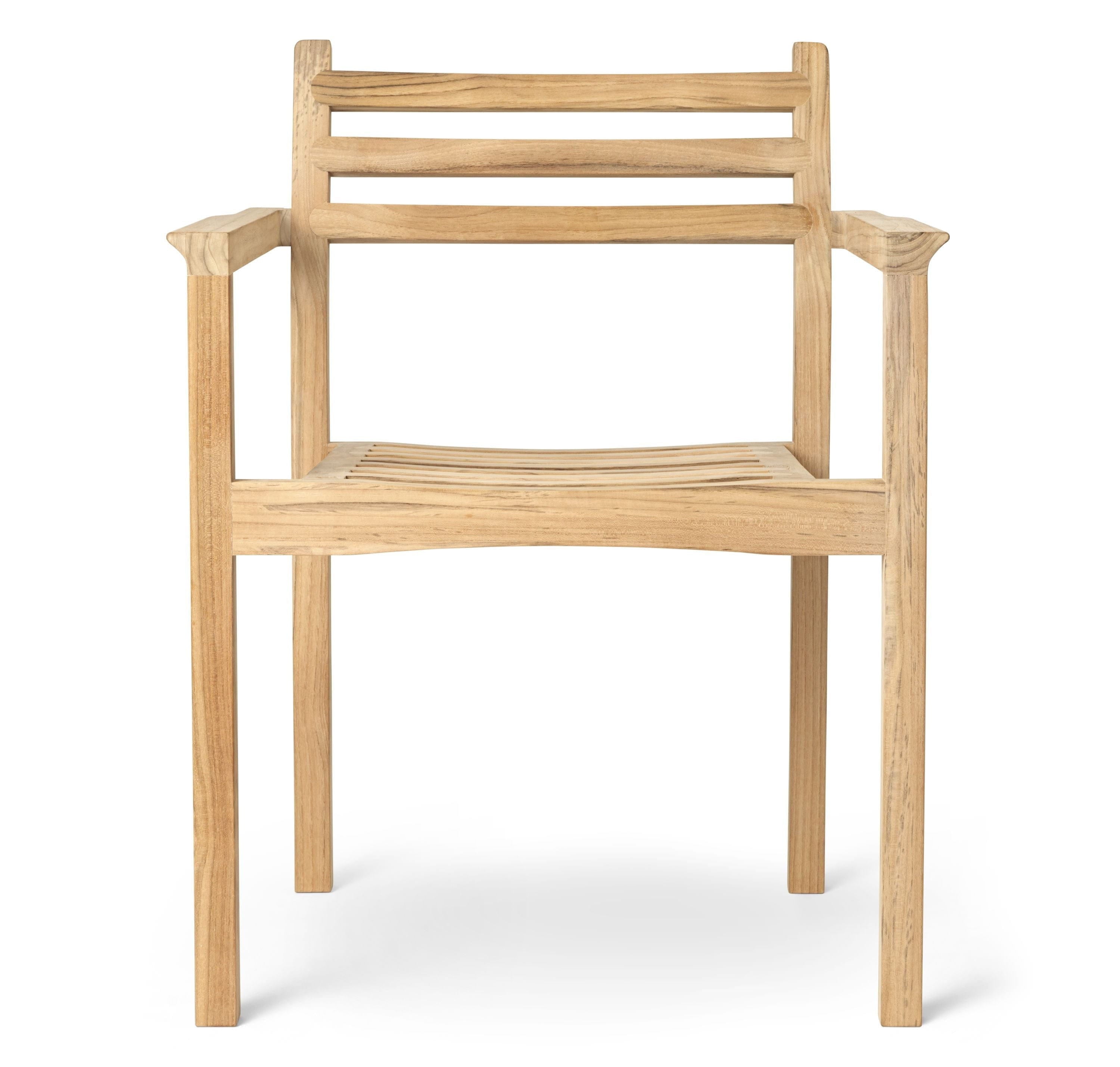 Carl Hansen AH502 Außenstuhl mit Armlehne im Freien