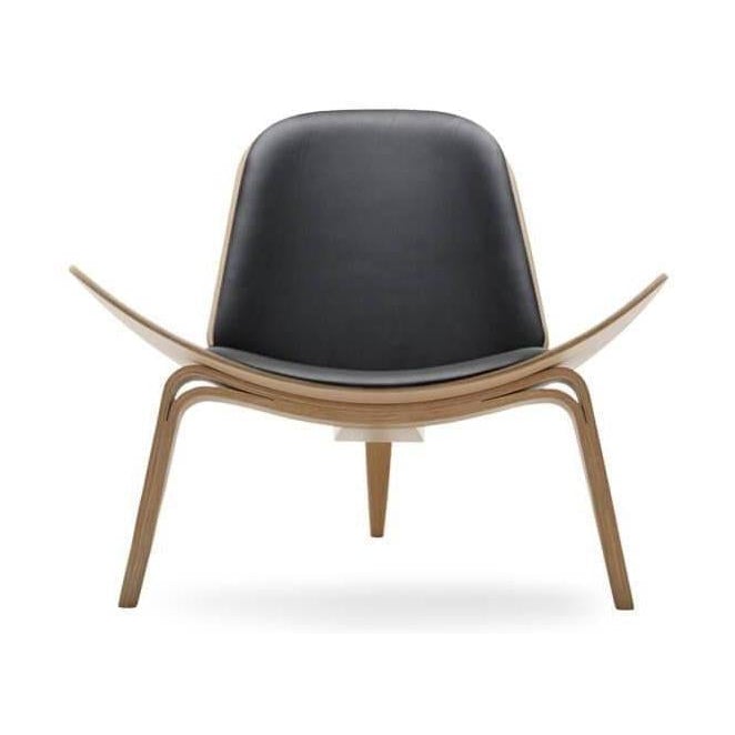 Carl Hansen CH07 Shell stoel, geolied eiken/zwart leer Thor 301