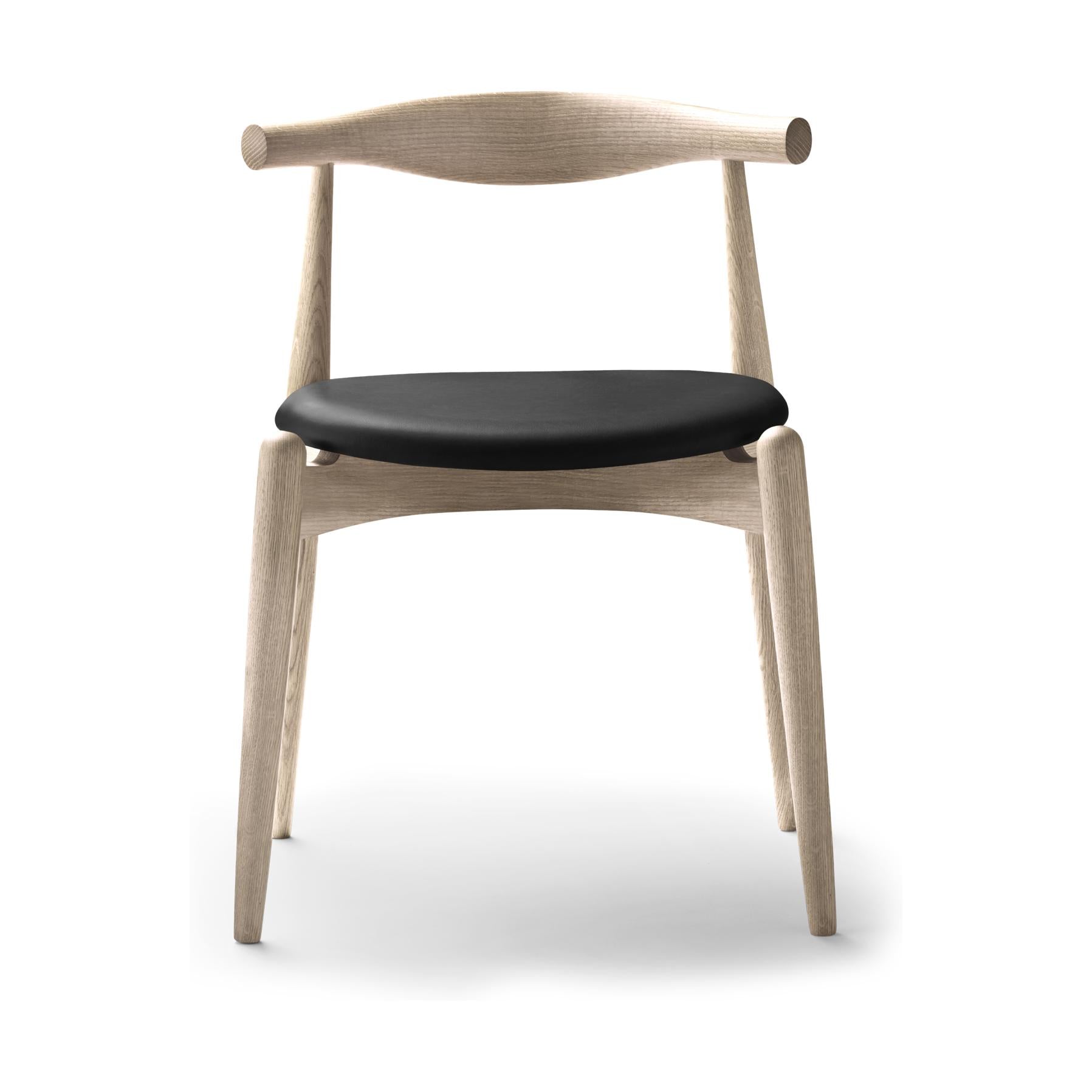 Carl Hansen CH20 Elbow Chair, chêne savonned, cuir noir
