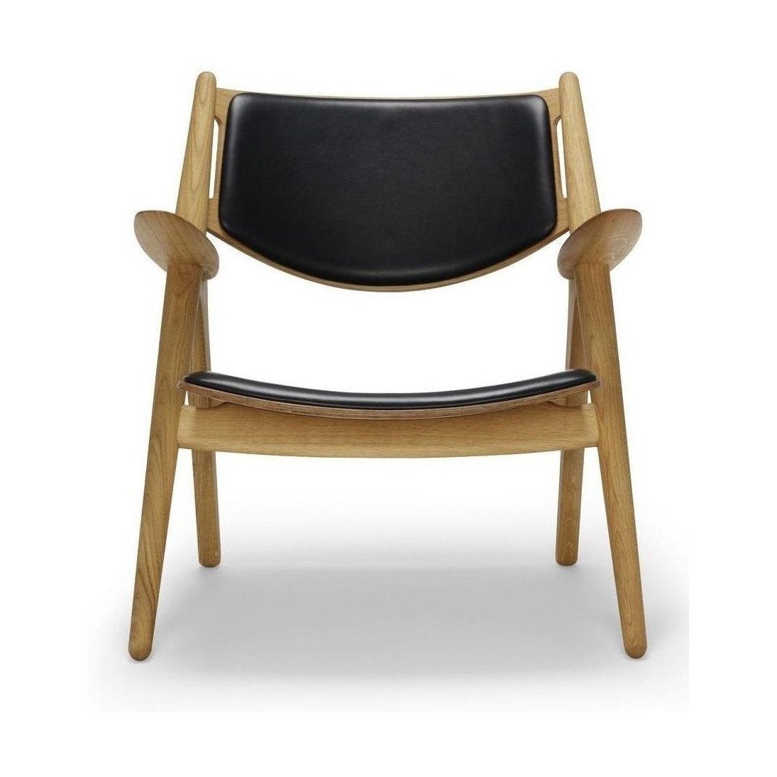 Carl Hansen CH28 P fauteuil, geolied eiken/zwart leer