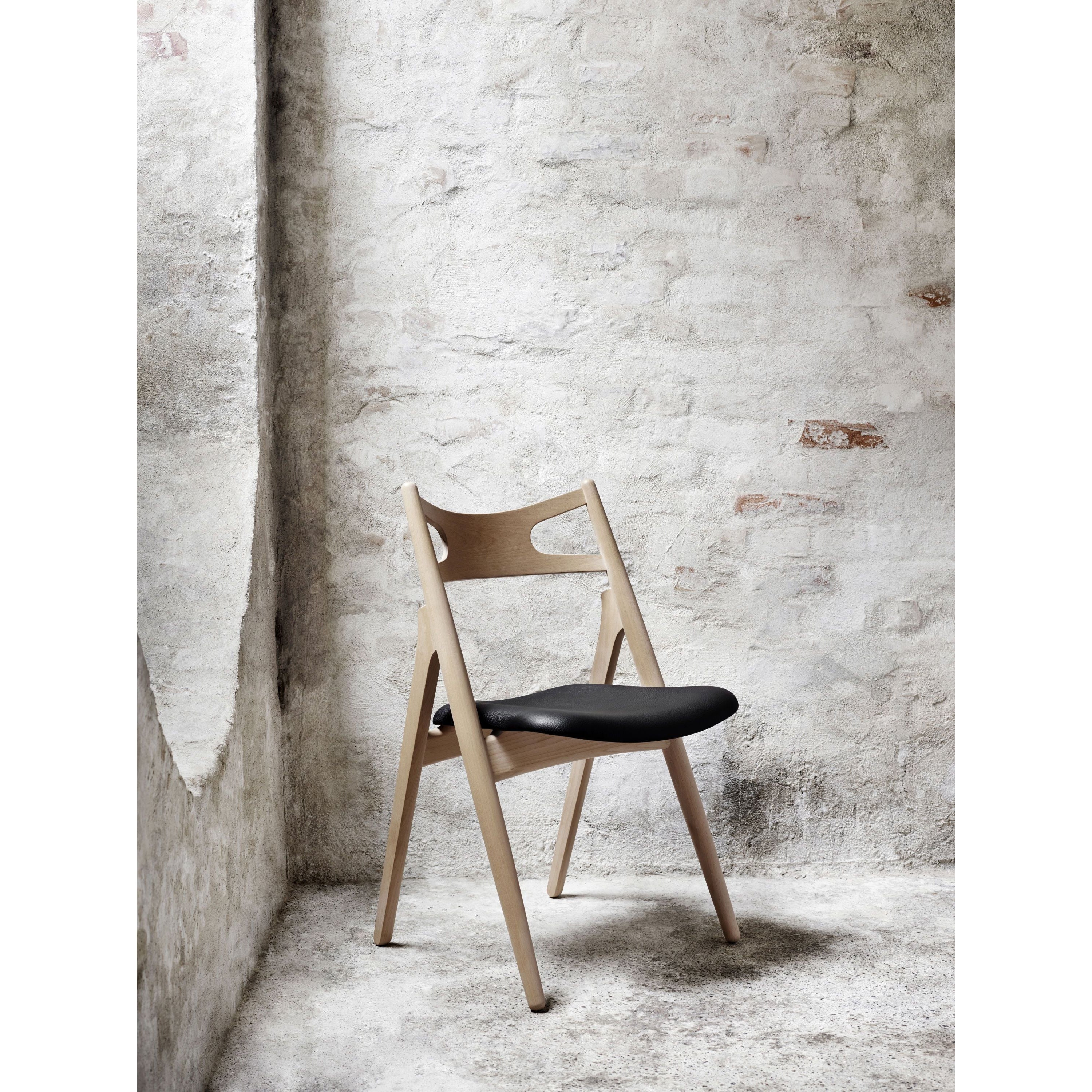 Carl Hansen CH29 P chaise, chêne savonned / cuir marron