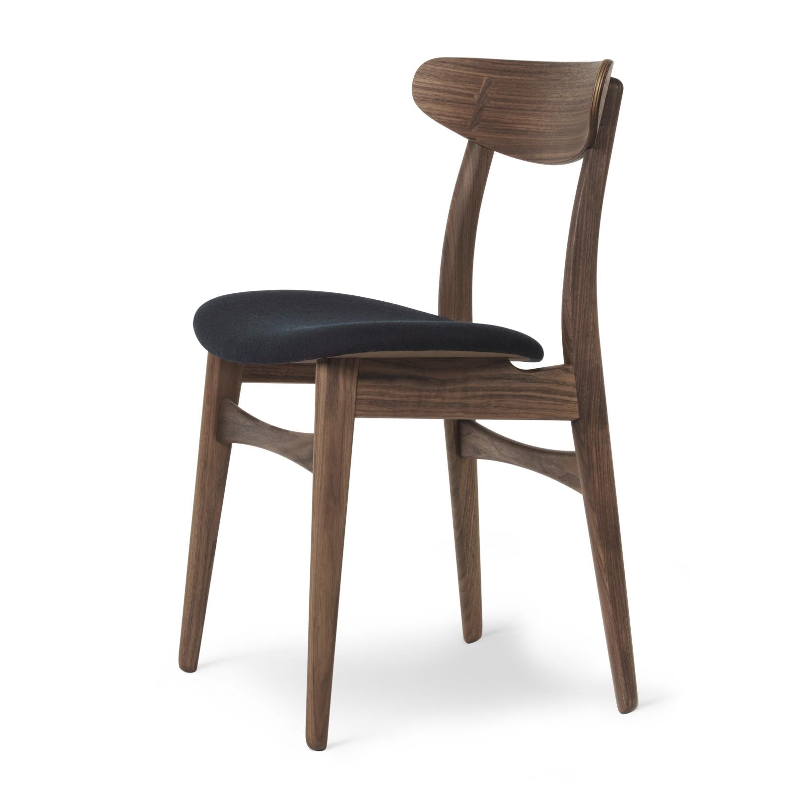 Silla CH30P Carl Hansen, nogal engrasado, tela negra