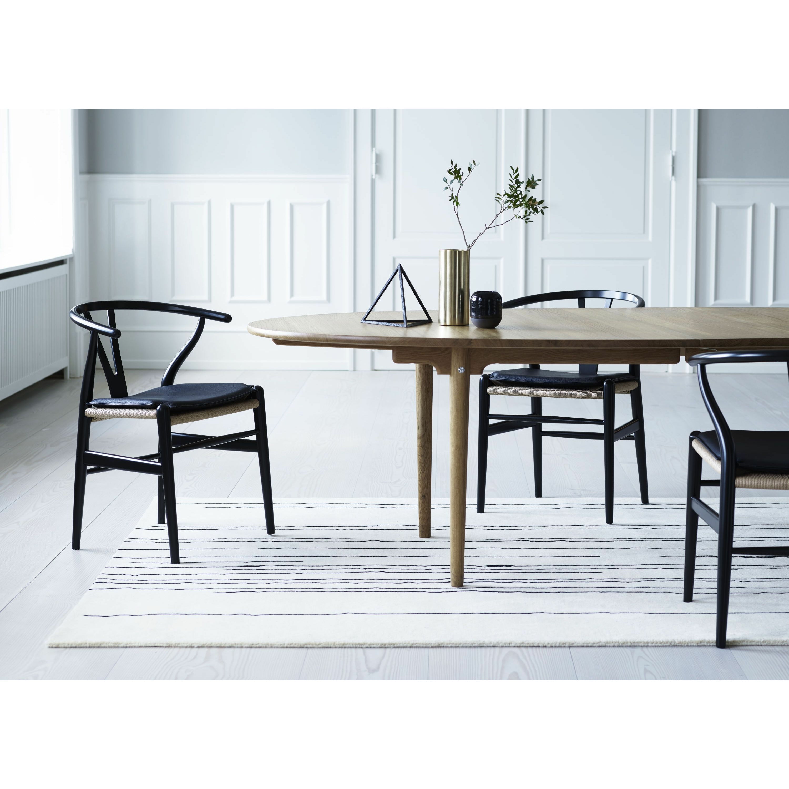 Carl Hansen CH339 Tableau à manger incl. 4 assiettes supplémentaires, chêne blanc huilé