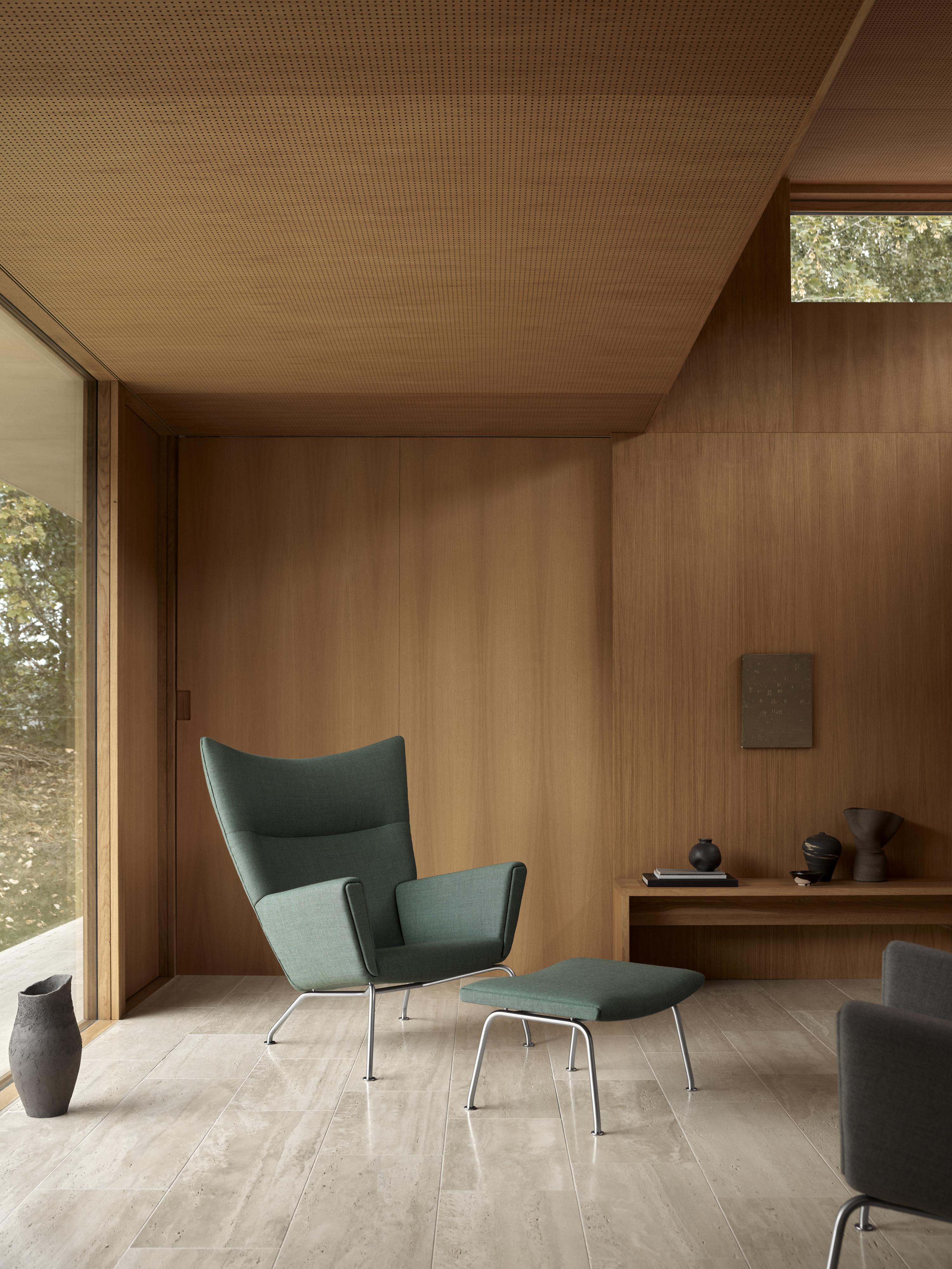 Silla de ala Carl Hansen CH445, Acero/Pasión 6101