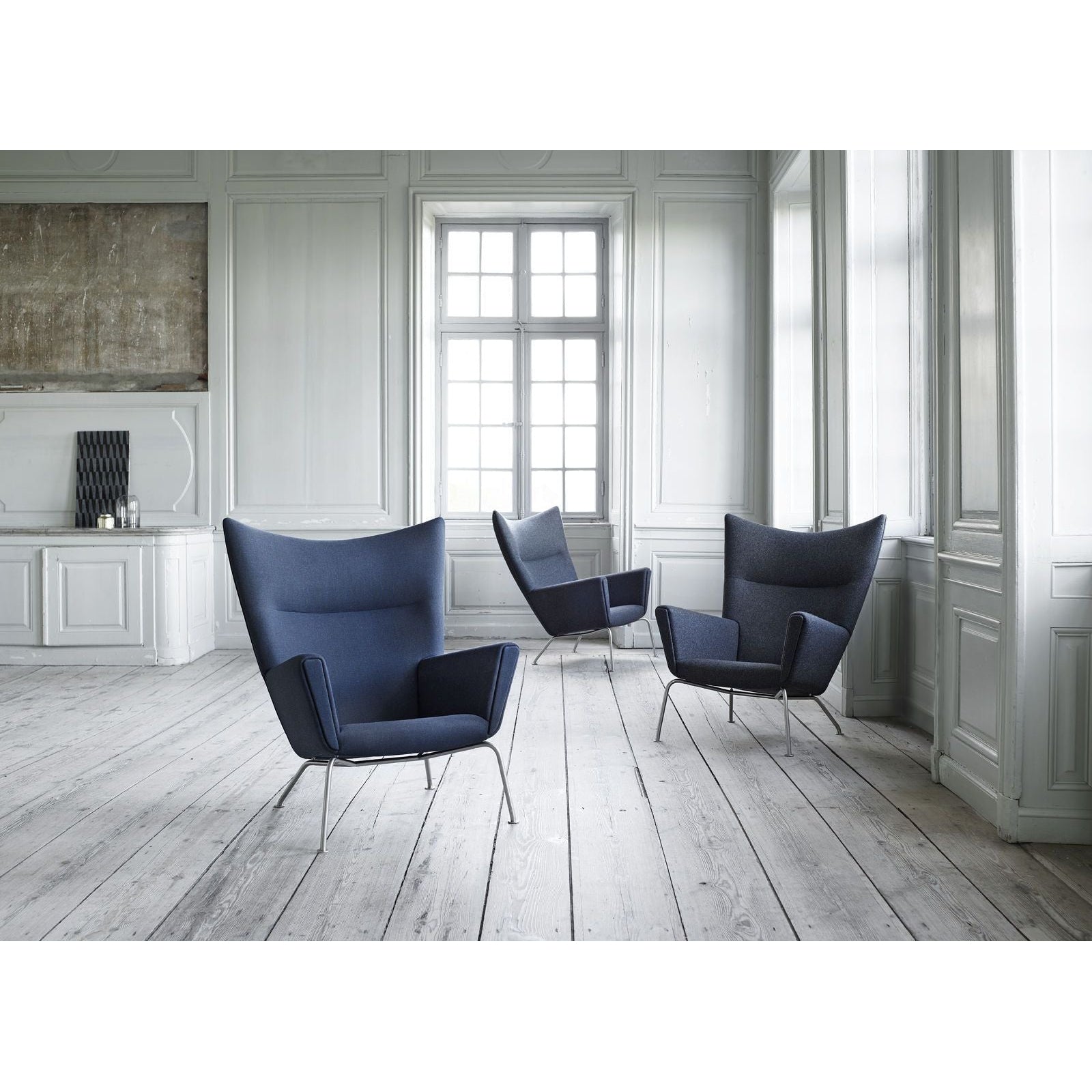 Carl Hansen CH445 Flügelstuhl, Stahl/schwarzes Leder