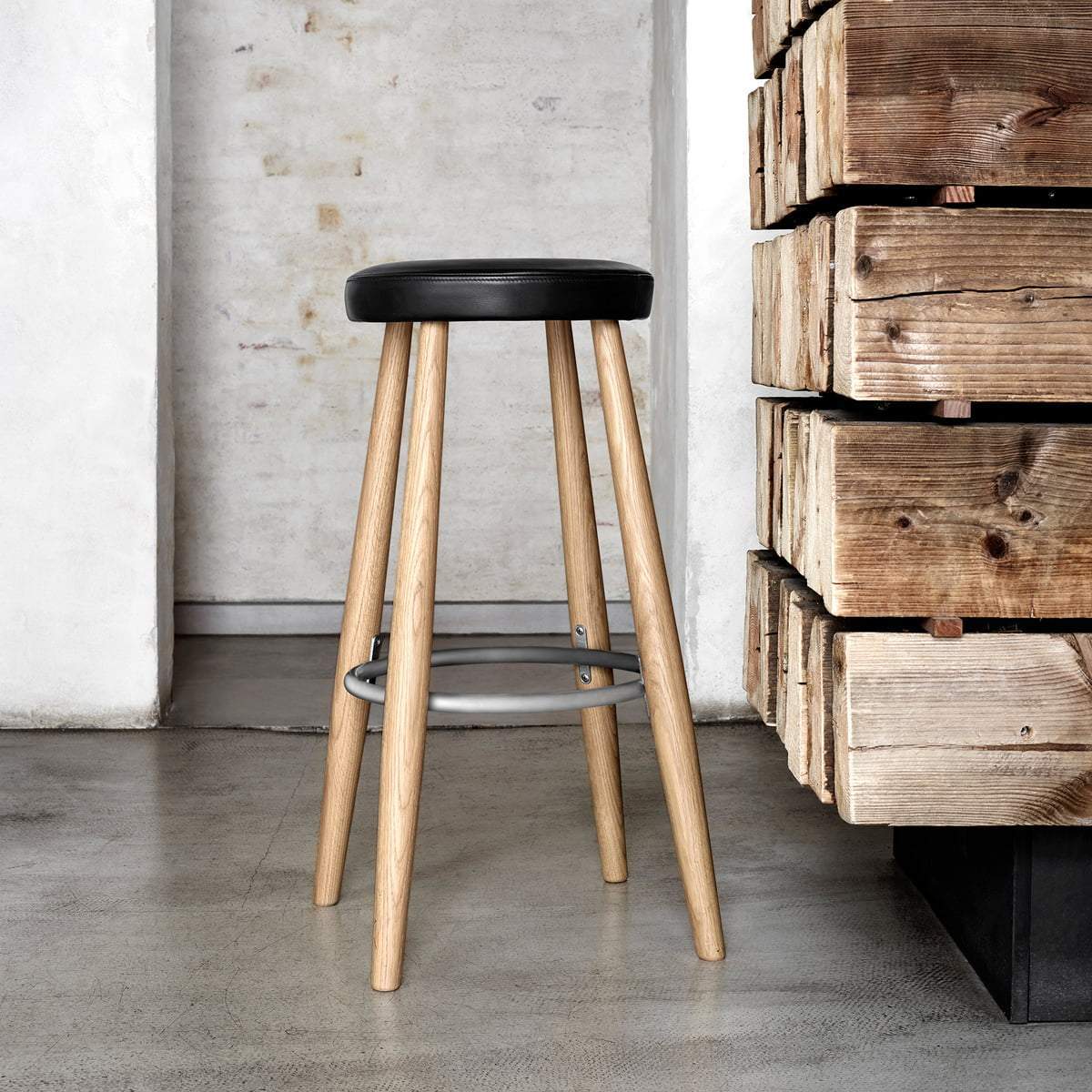 Taburete de barra Carl Hansen CH56, roble engrasado/cuero negro