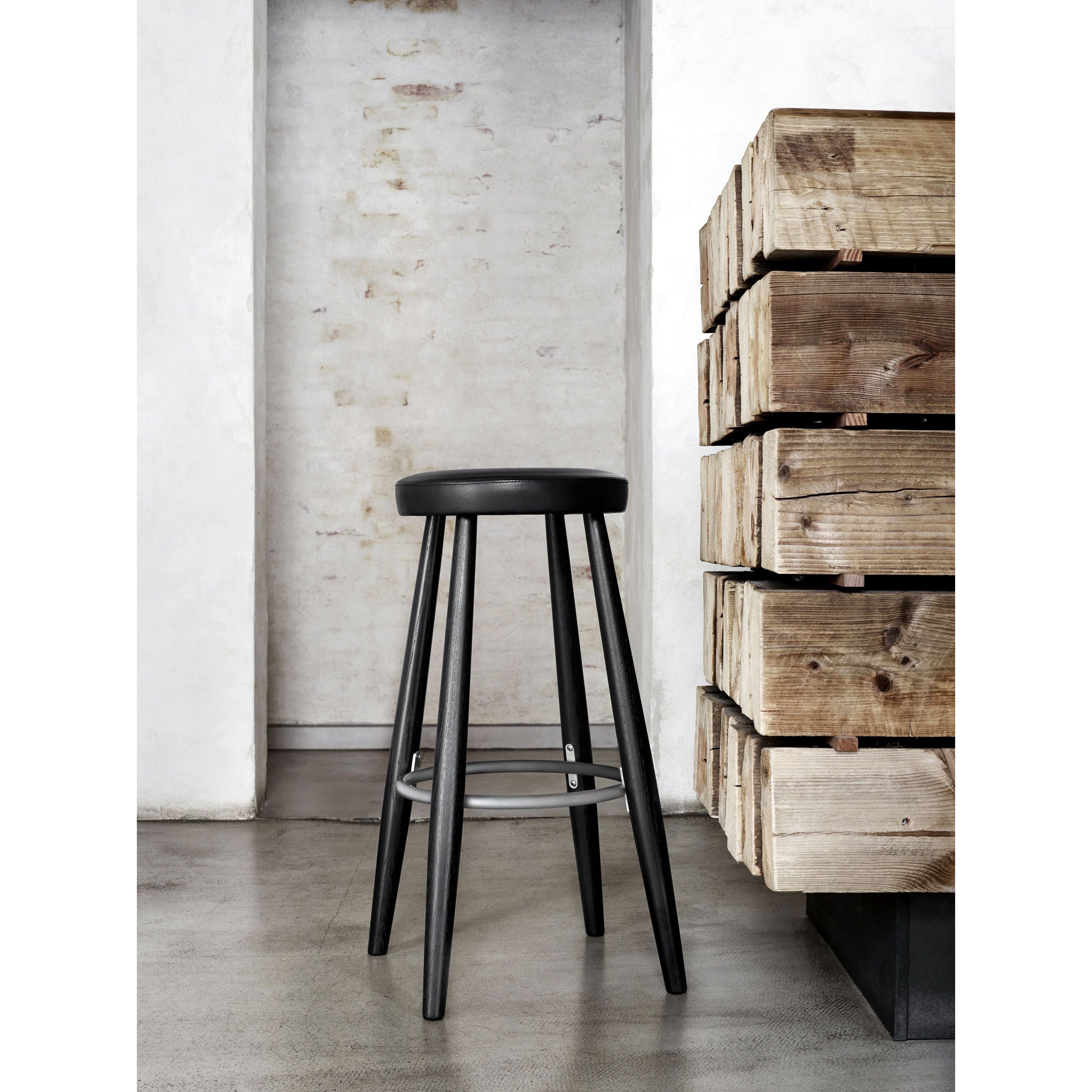 Taburete de barra Carl Hansen CH56, roble engrasado/cuero negro