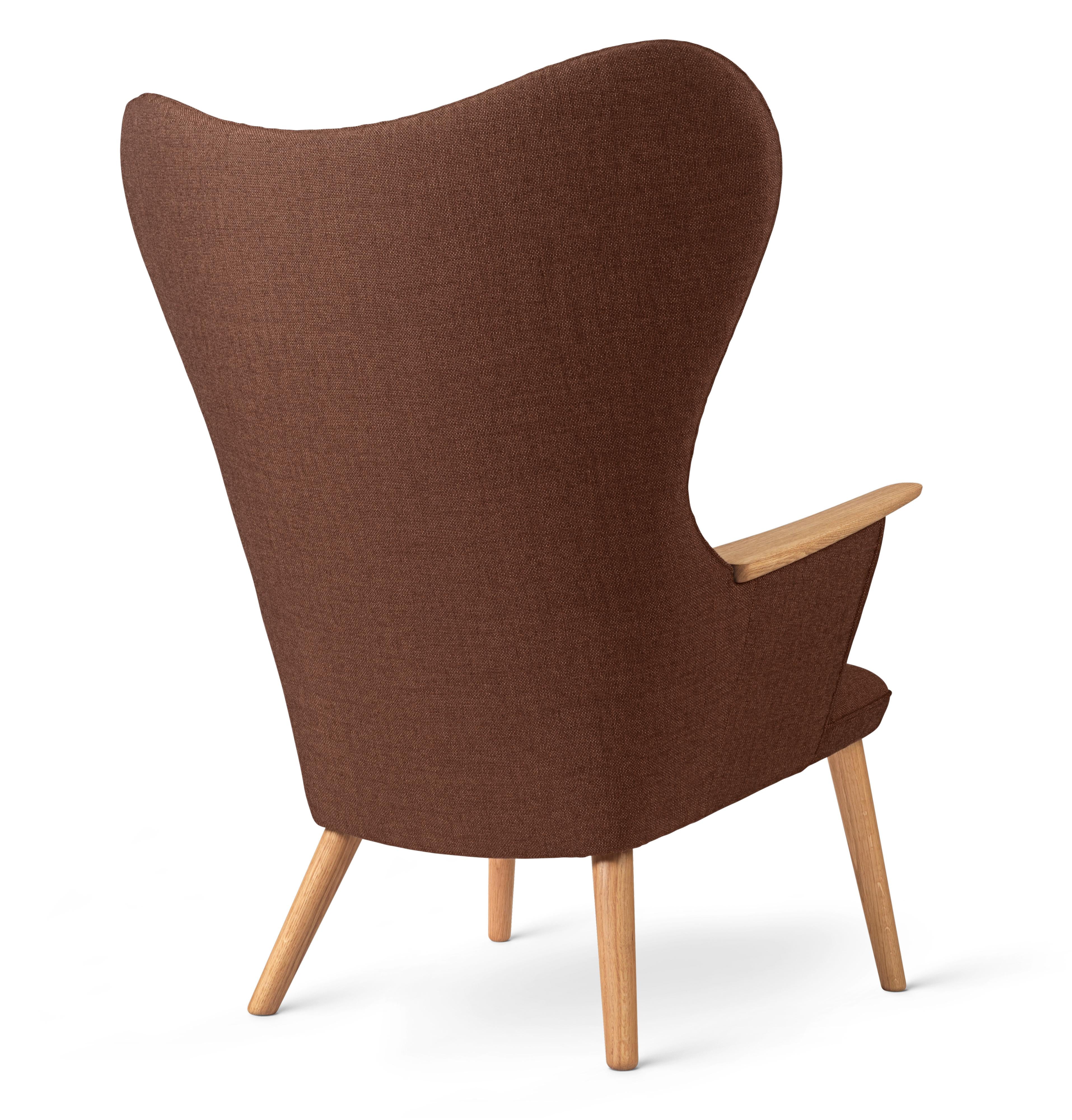 Carl Hansen CH78 Mama Bear Lounge Chair, Oak Hiled / Passion 7101