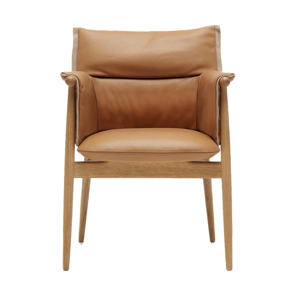 Carl Hansen E005 Abrace poltrona, carvalho oleado/couro marrom