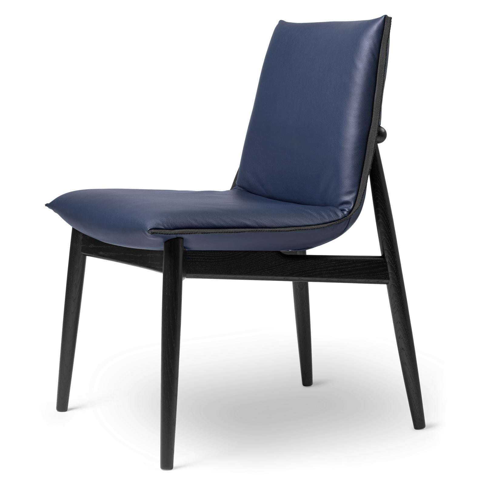 Silla de abrazo de Carl Hansen E004, roble lacado, cuero azul