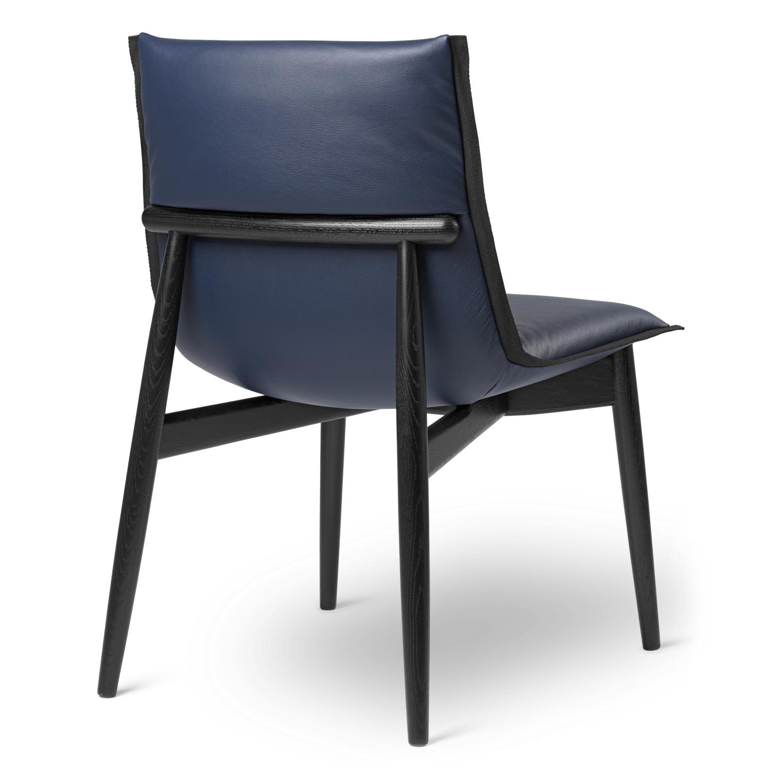 Silla de abrazo de Carl Hansen E004, roble lacado, cuero azul