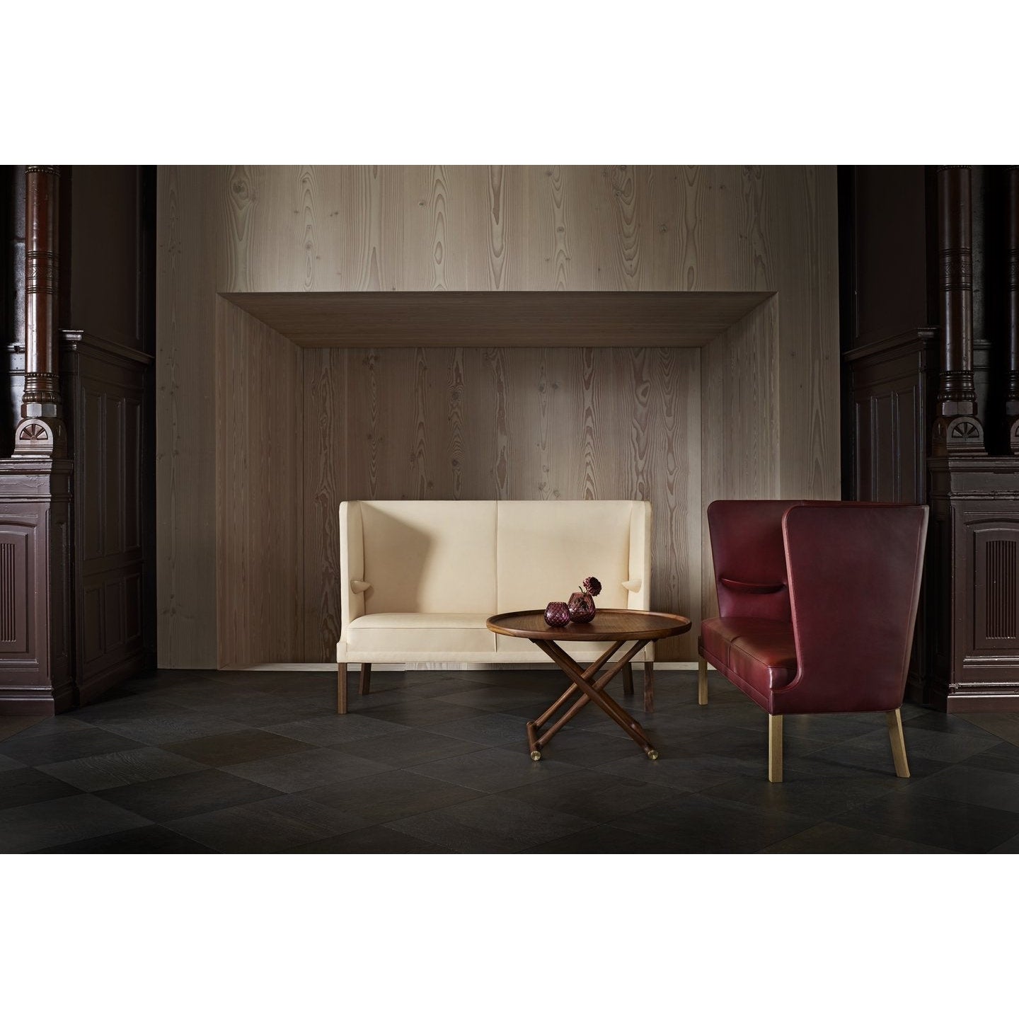 Carl Hansen FH436 Coupé Sofá, roble engrasado/cuero burdeos