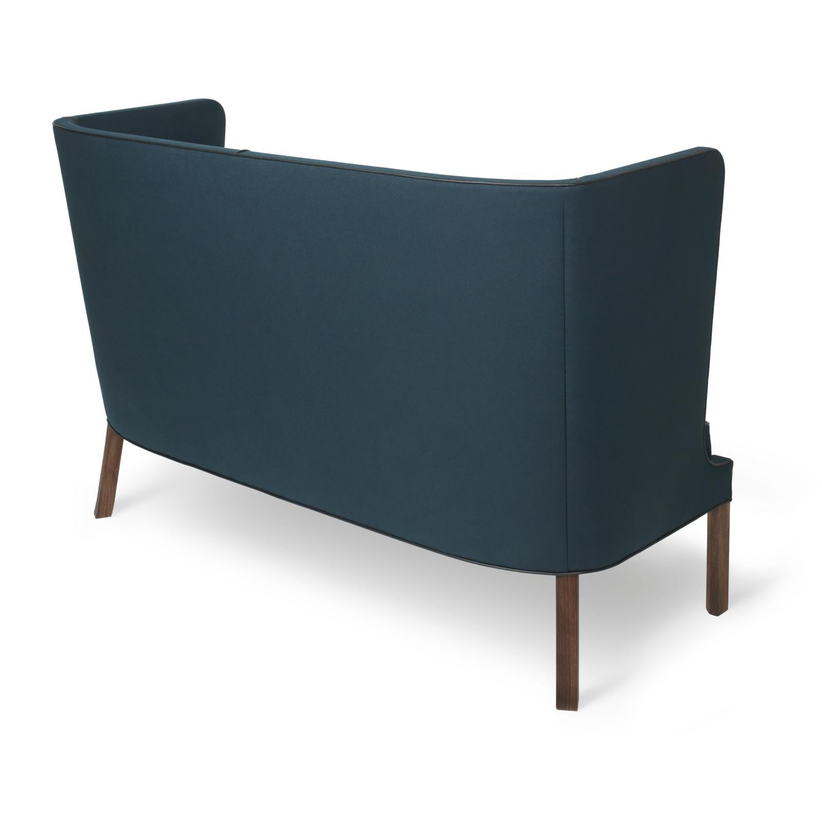 Carl Hansen FH436 Coupé Sofá, tela de nogal engrasado/tela azul