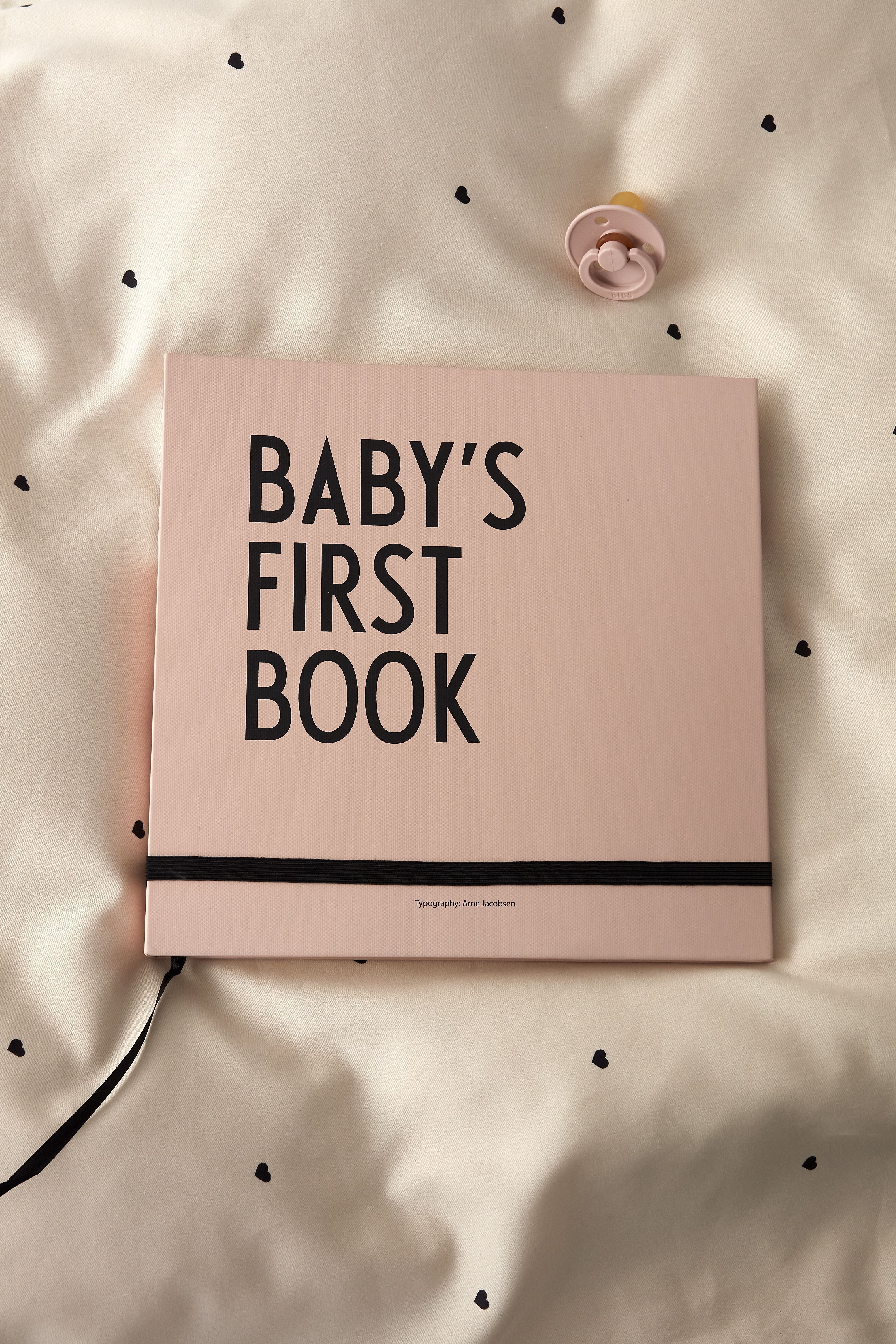 Designbuchstaben Babys erstes Buch, Nude