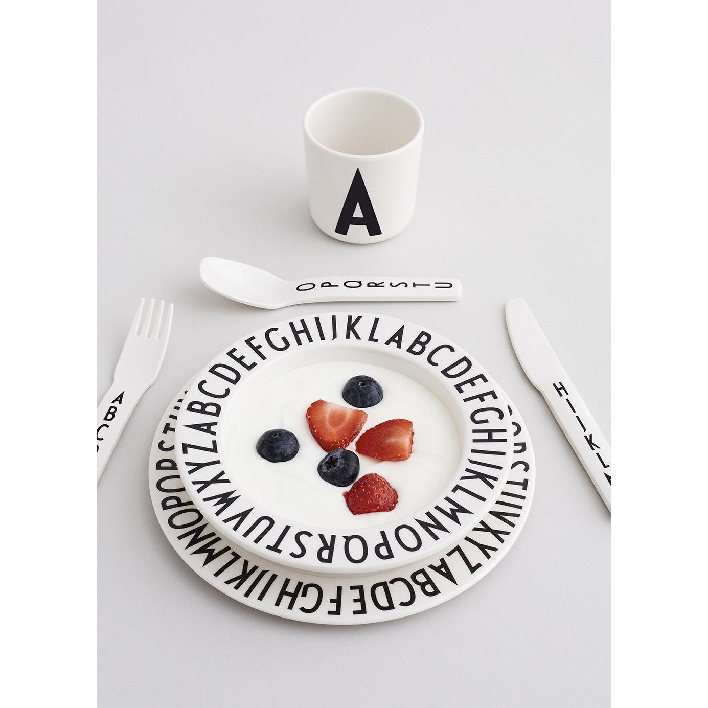 Tasse en mélamine avec lettres design pour enfants AZ, Y