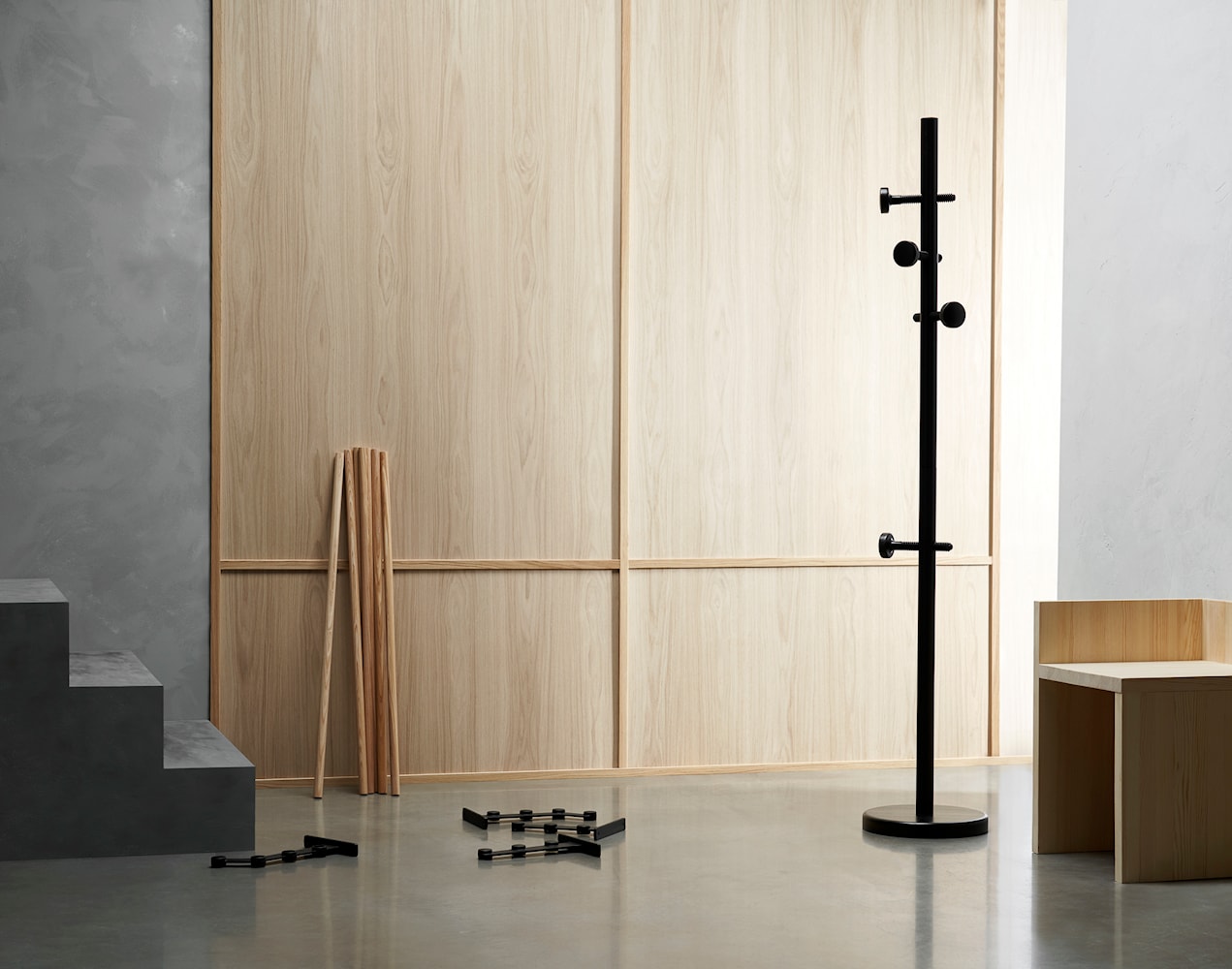 Essem Design Skruvad Coat Rack, Black