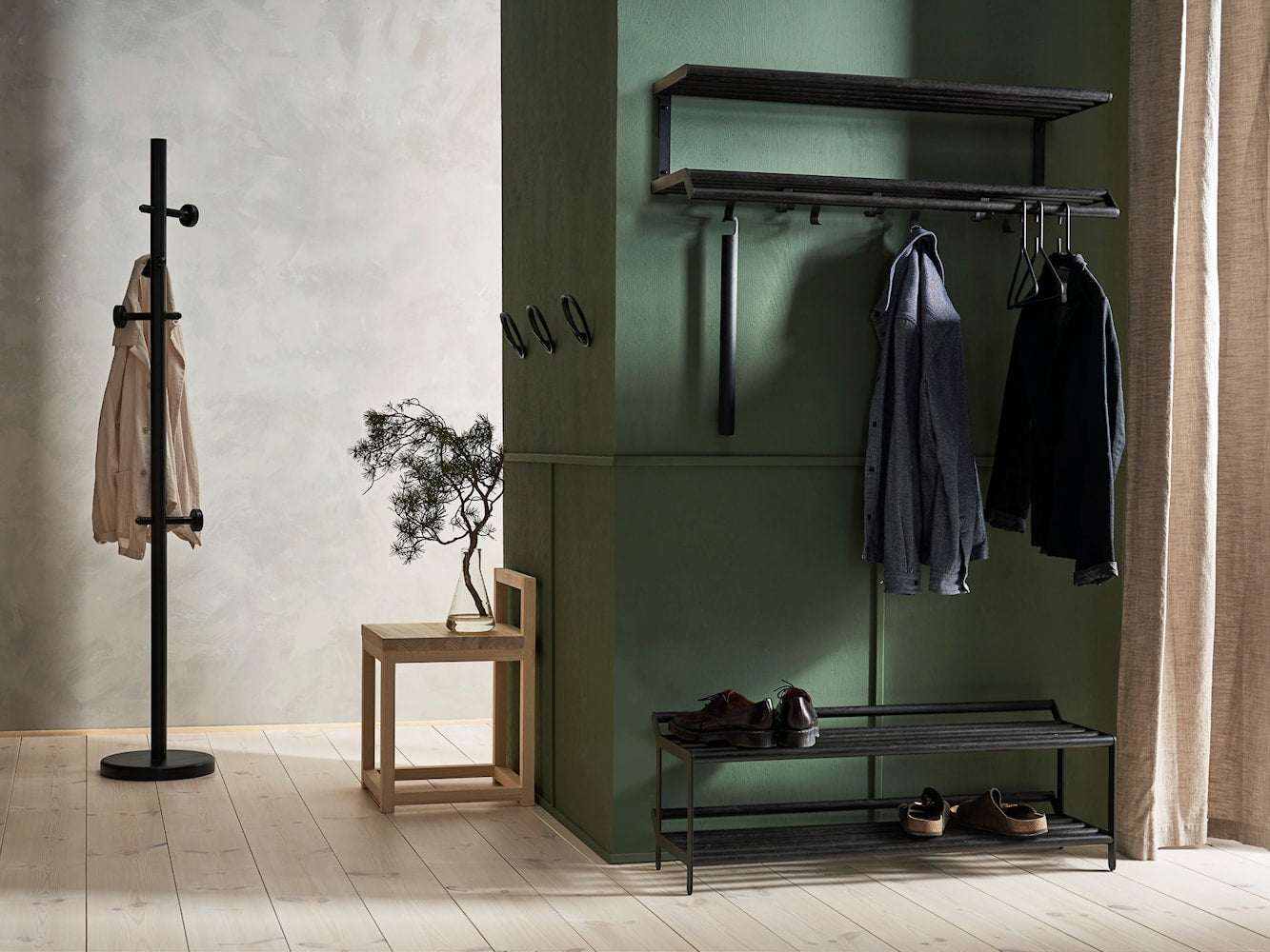 Essem Design Tamburine Shoe Rack Oak 100 cm, svart färgad