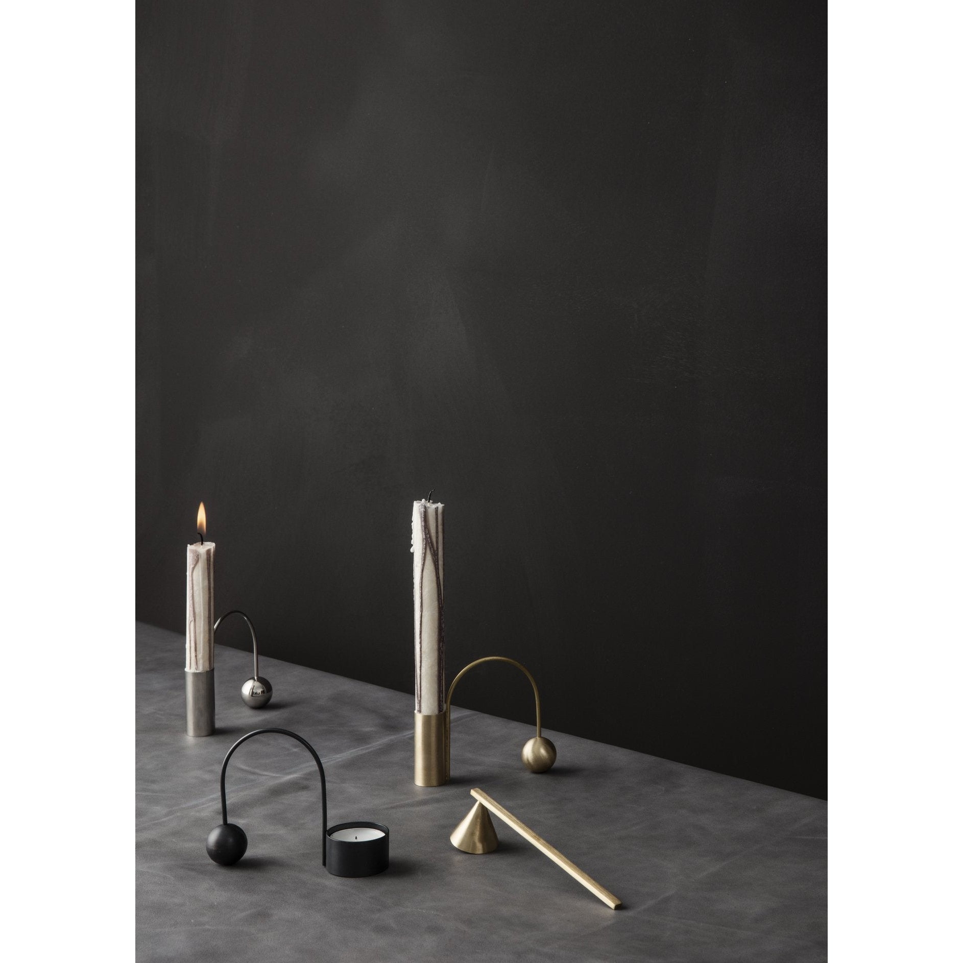 Ferm Living Balance Kerzenhalter, schwarz