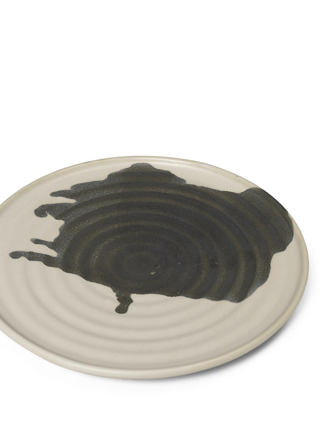 Ferm Living Omhu Plate Small, Off White/Charcoal