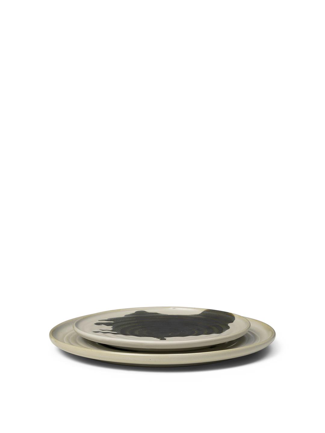 Ferm Living Omhu Plate Small, Off White/Charcoal