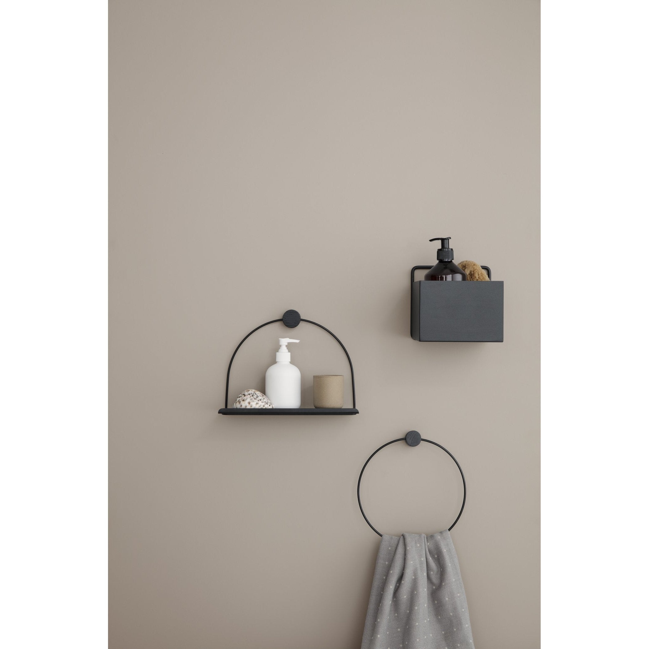 Caja de pared de Ferm Living Negro, pequeño