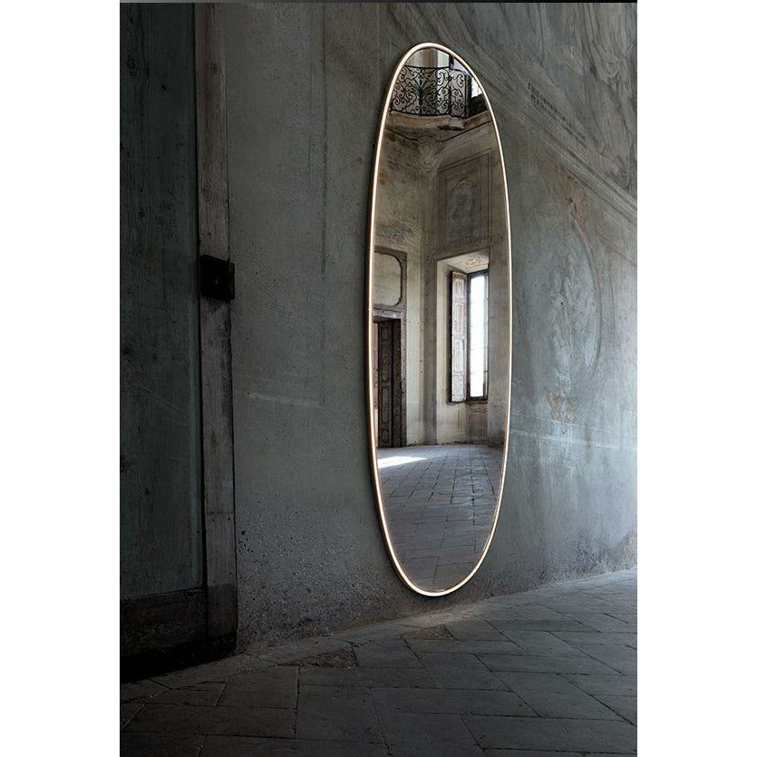 Flos la Plus Belle Mirror avec un éclairage intégré, en aluminium