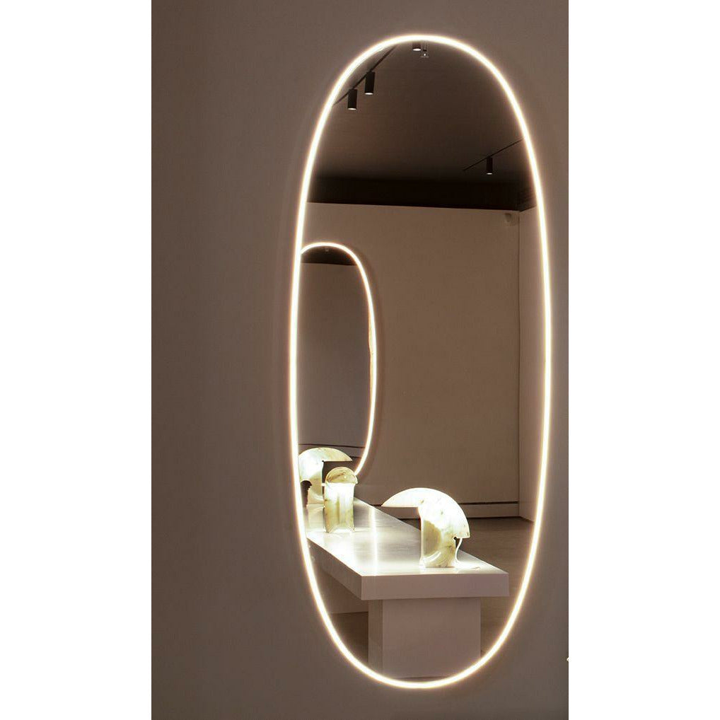 Flos la Plus Belle Mirror avec un éclairage intégré, or brossé