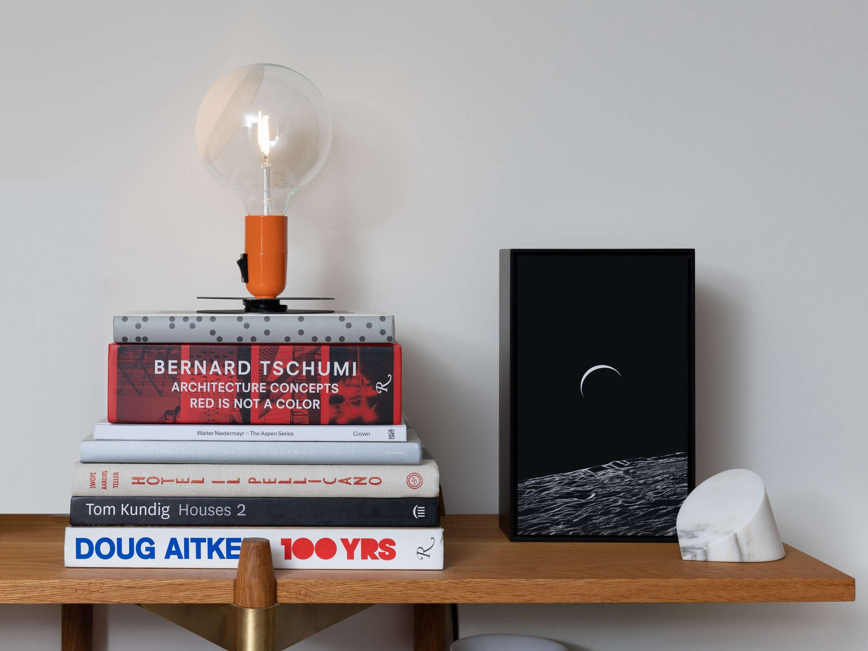 Lámpara de mesa LED de Flos Lampadina, naranja