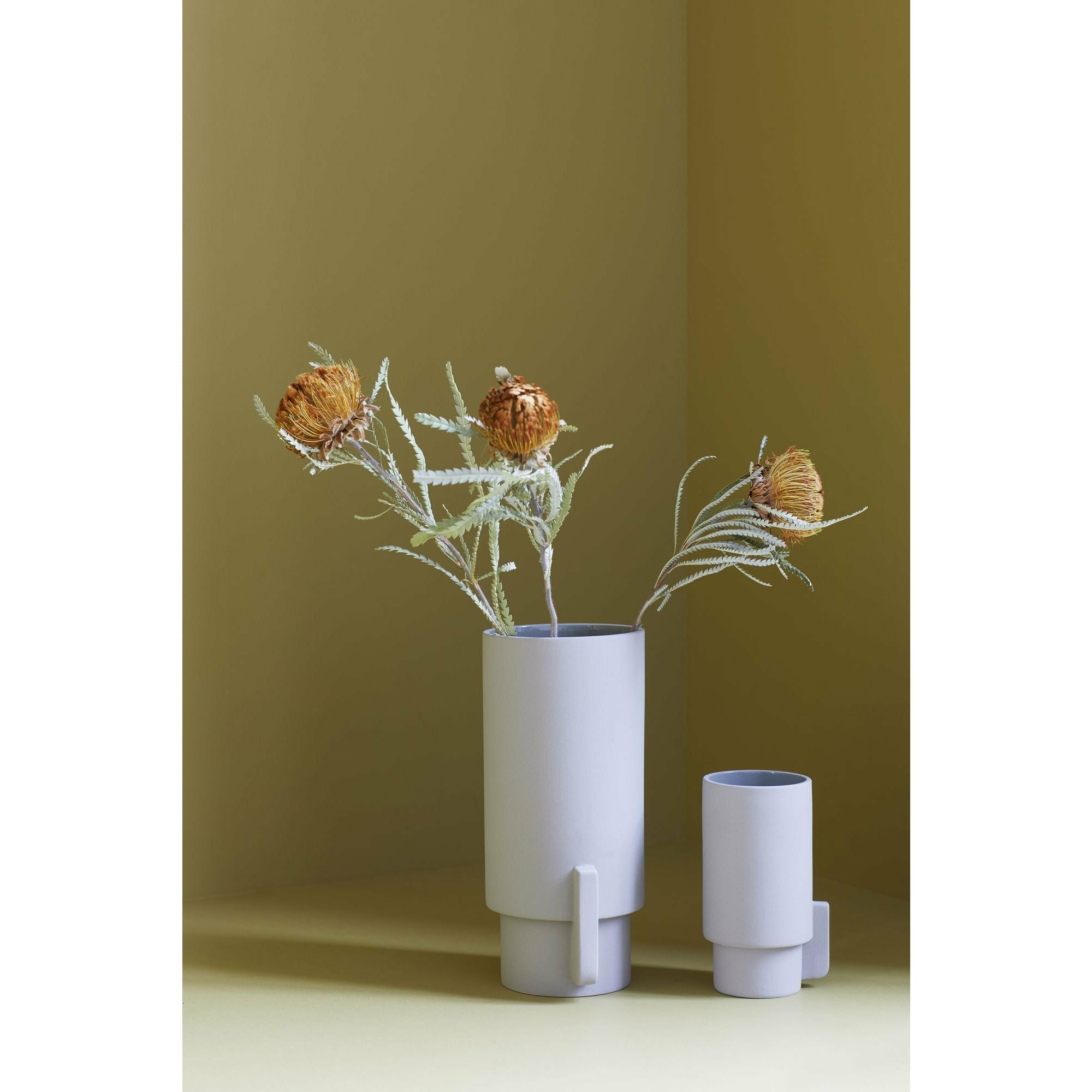 Form & Refine Alcoa Vase Small. Ljusgrå