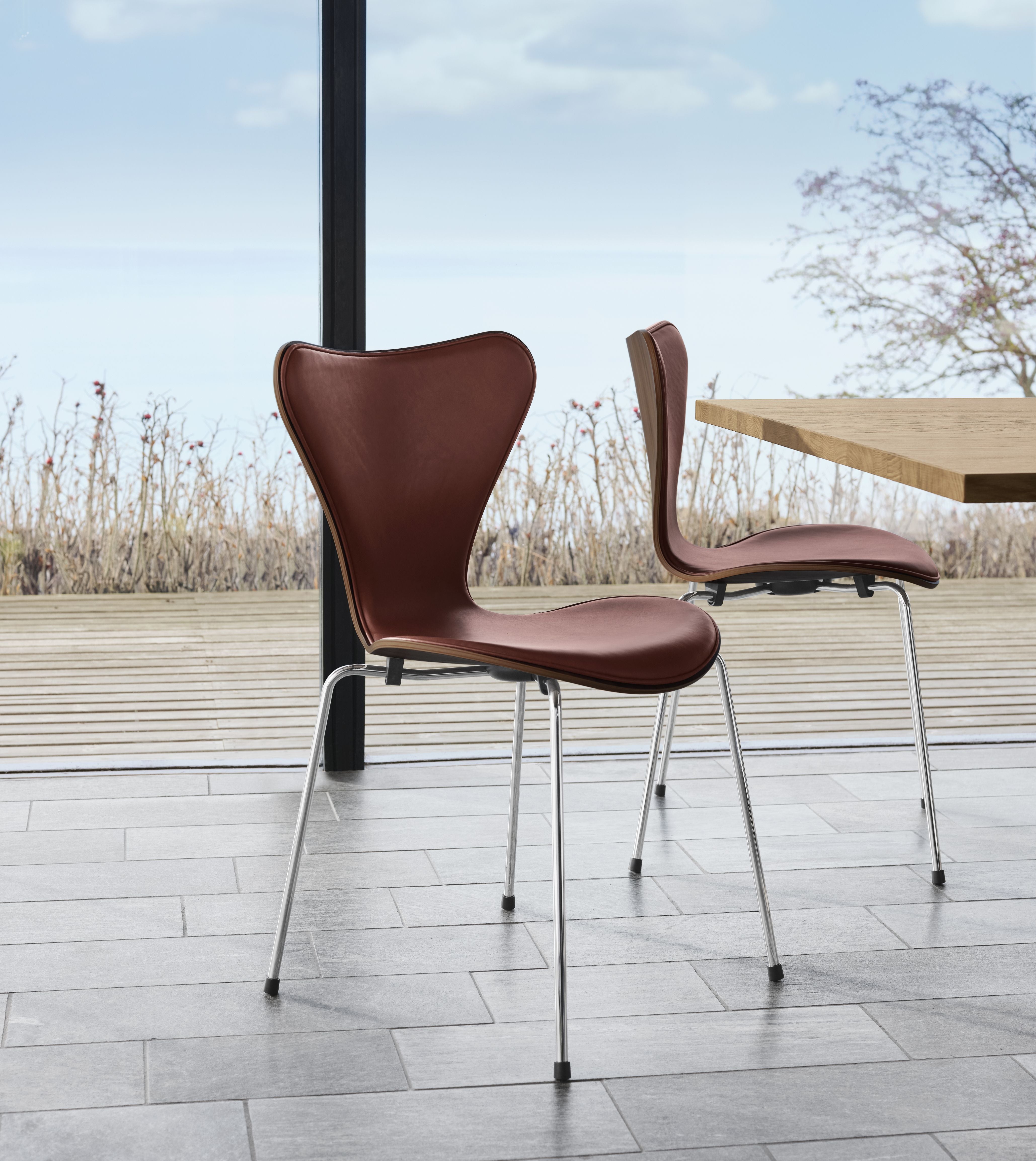 Chaise Fritz Hansen 3107, rembourrage avant avec collection d'anniversaire en cuir Grace Chestnut