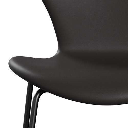 Fritz Hansen 3107 Silla tapicería completa, negro/suave negro marrón