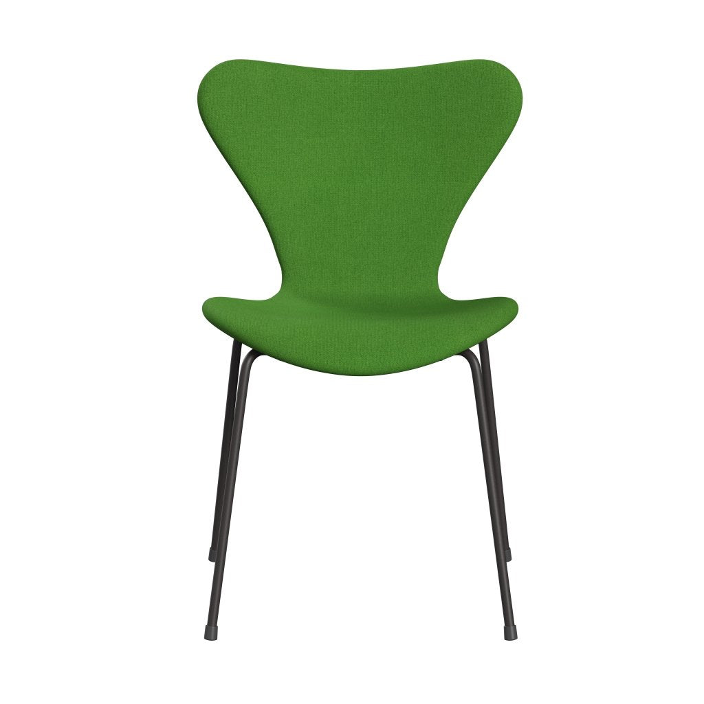 Fritz Hansen 3107 Silla tapicería completa, grafito cálido/tono verde claro